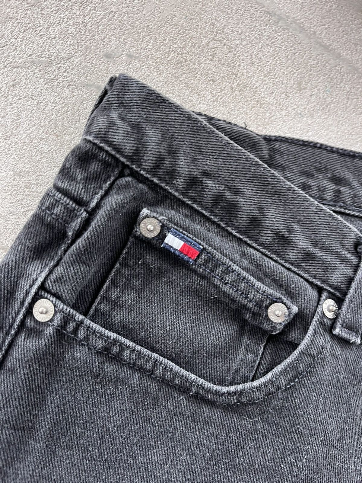 Tommy Hilfiger Vintage Tommy Hilfiger Black Grey Straight Denim Jeans Y2K Size US 34 / EU 50 - 8 Thumbnail