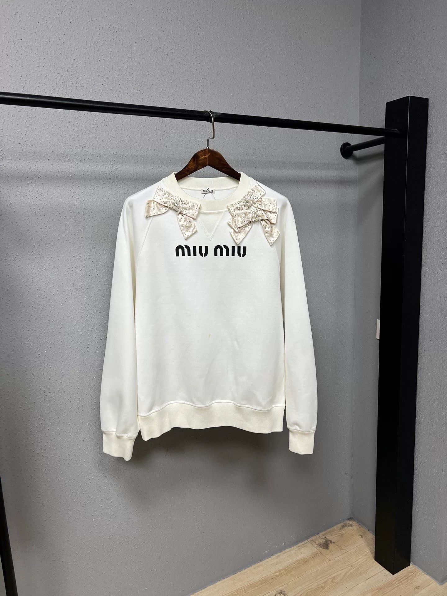 Miu Miu Miumiu Bow Embroidery Sweatshirt Size M / US 6-8 / IT 42-44 - 1 Thumbnail