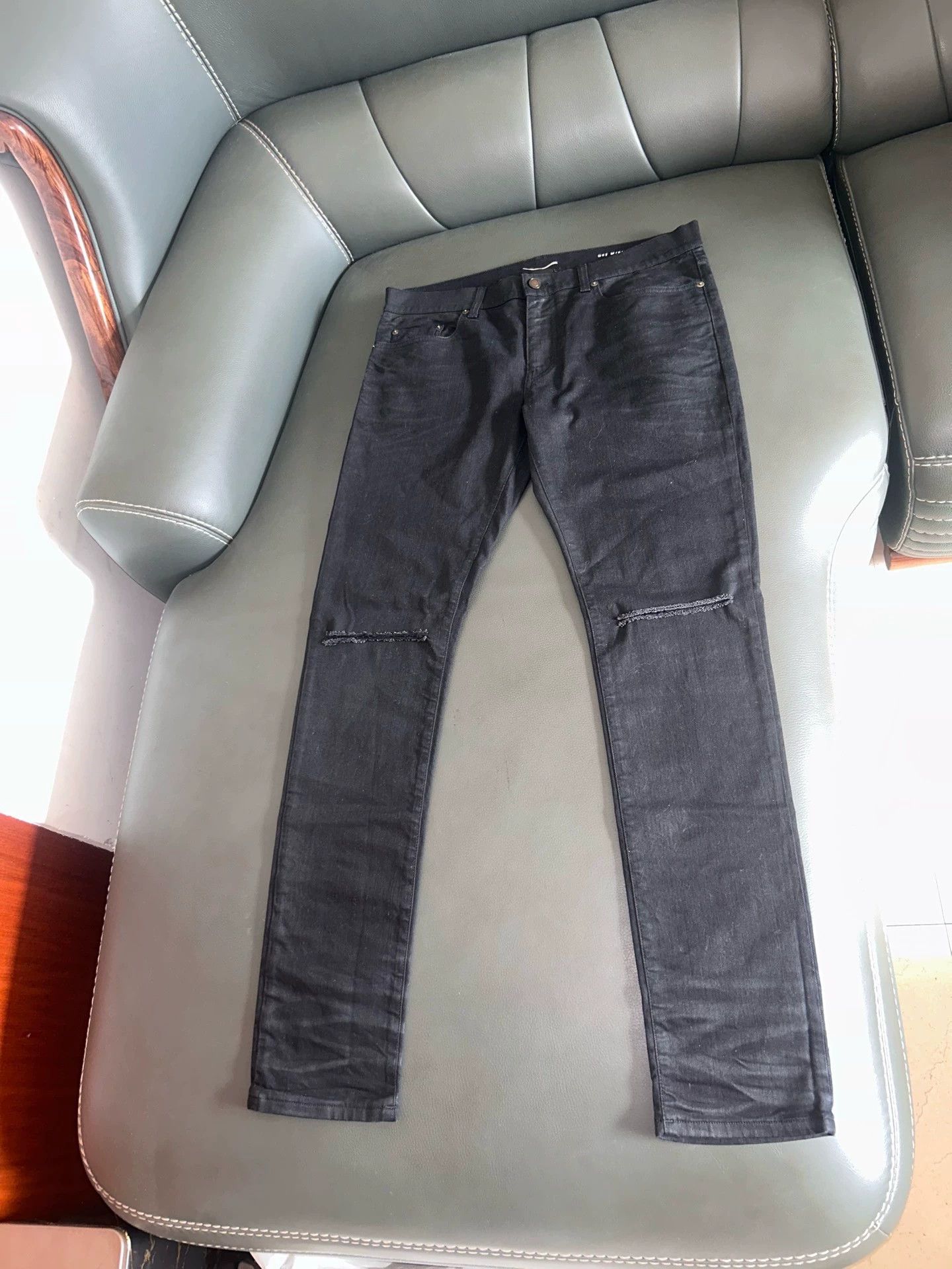 Saint Laurent Paris YSL slp2016FW Black Waxed Jeans Cut-out Knee Slim Size US 33 - 1 Thumbnail
