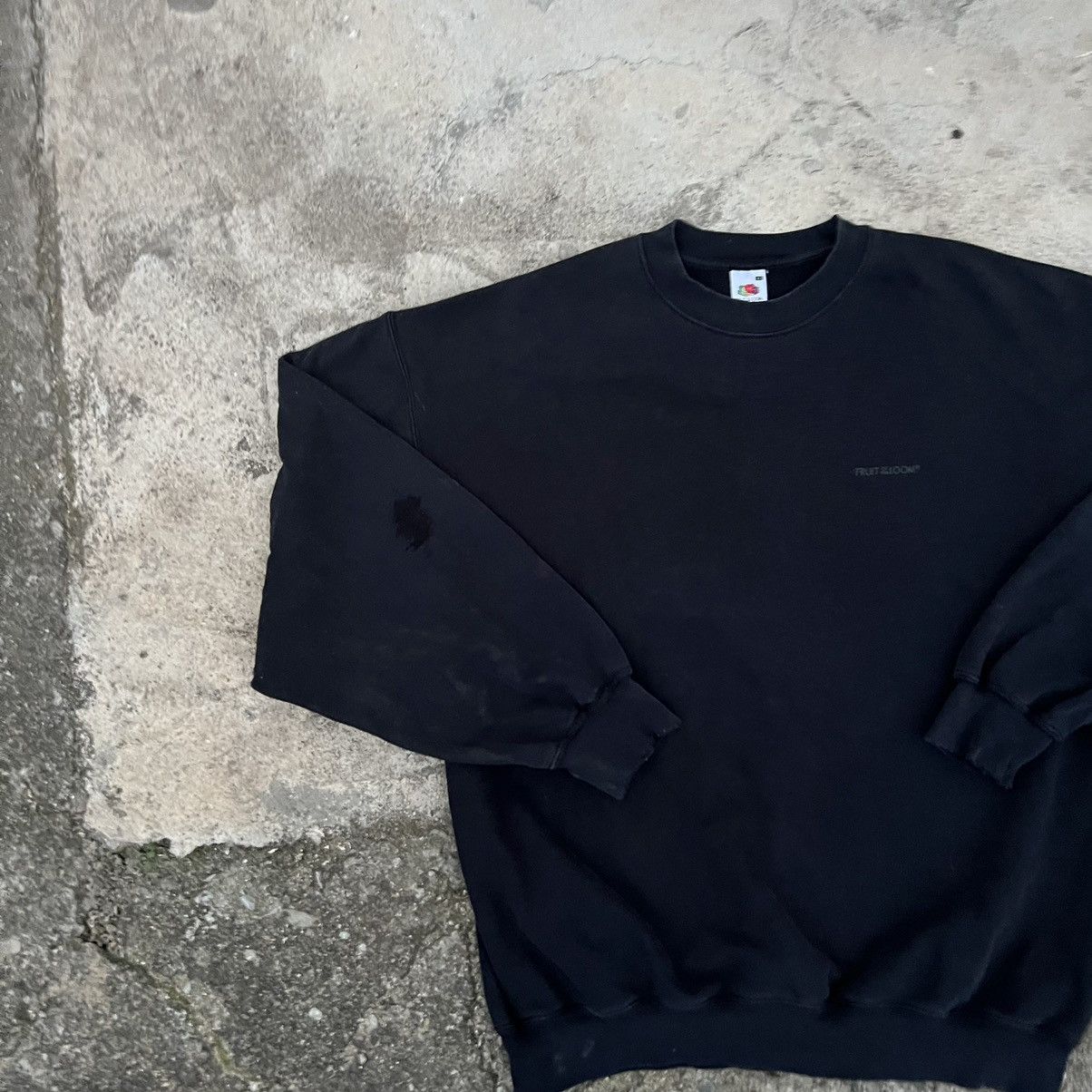 Fruit Of The Loom × Vintage Vintage 90s FOTL Paint Splattered Distressed Sweatshirt Size US XL / EU 56 / 4 - 5 Thumbnail