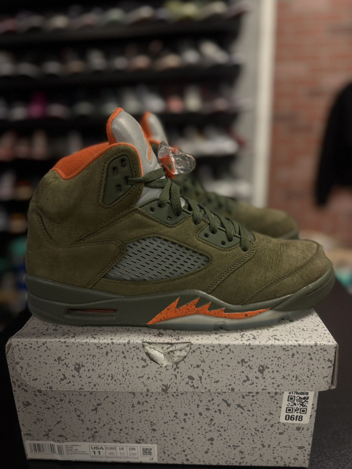 Jordan Brand × Nike Jordan 5 Olive Size 11 Pre Owned 🧼 W/ BOX Size US 11 / EU 44 - 3 Thumbnail