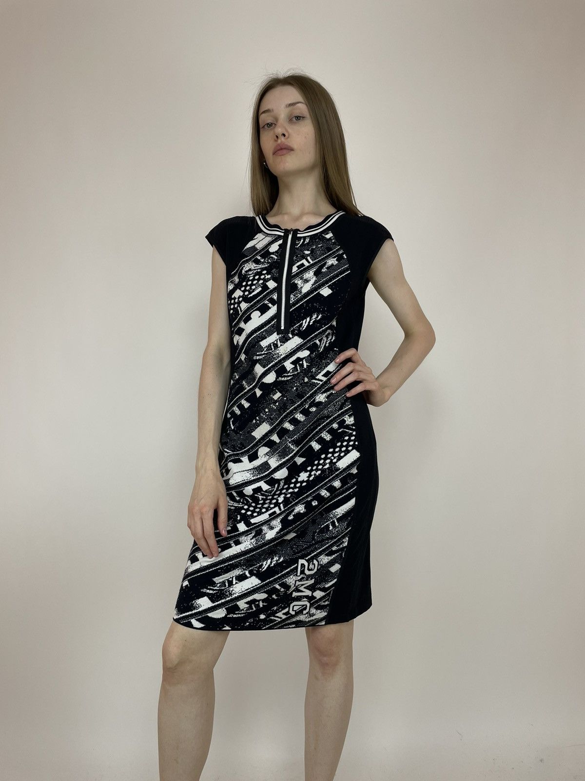 Other MARCCAIN SPORTS DRESS Sleeve less Womens size 4 Size XS / US 0-2 / IT 36-38 - 1 Thumbnail