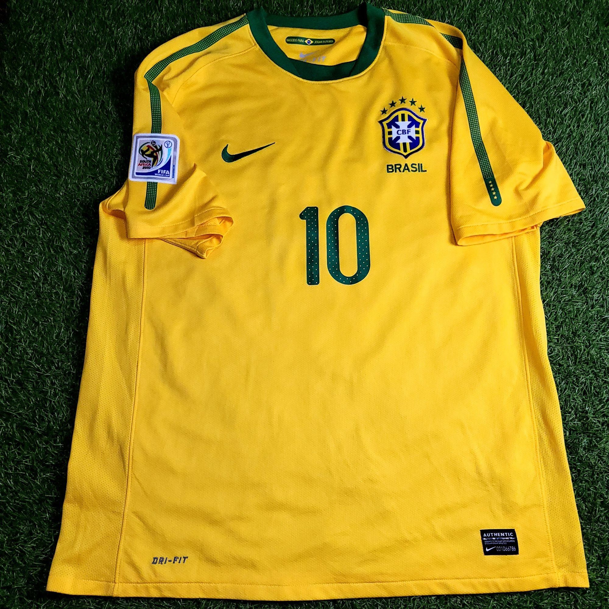 Nike Kaka Brazil WORLD CUP 2010 Soccer Jersey Shirt L Size US L / EU 52-54 / 3 - 2 Thumbnail