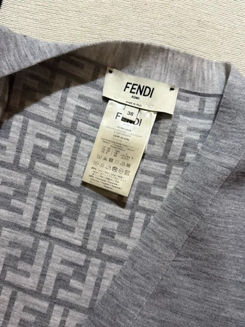 Fendi Fendi Monogrammed Wool Knit Cardigan Jacket Size XS / US 0-2 / IT 36-38 - 2 Thumbnail