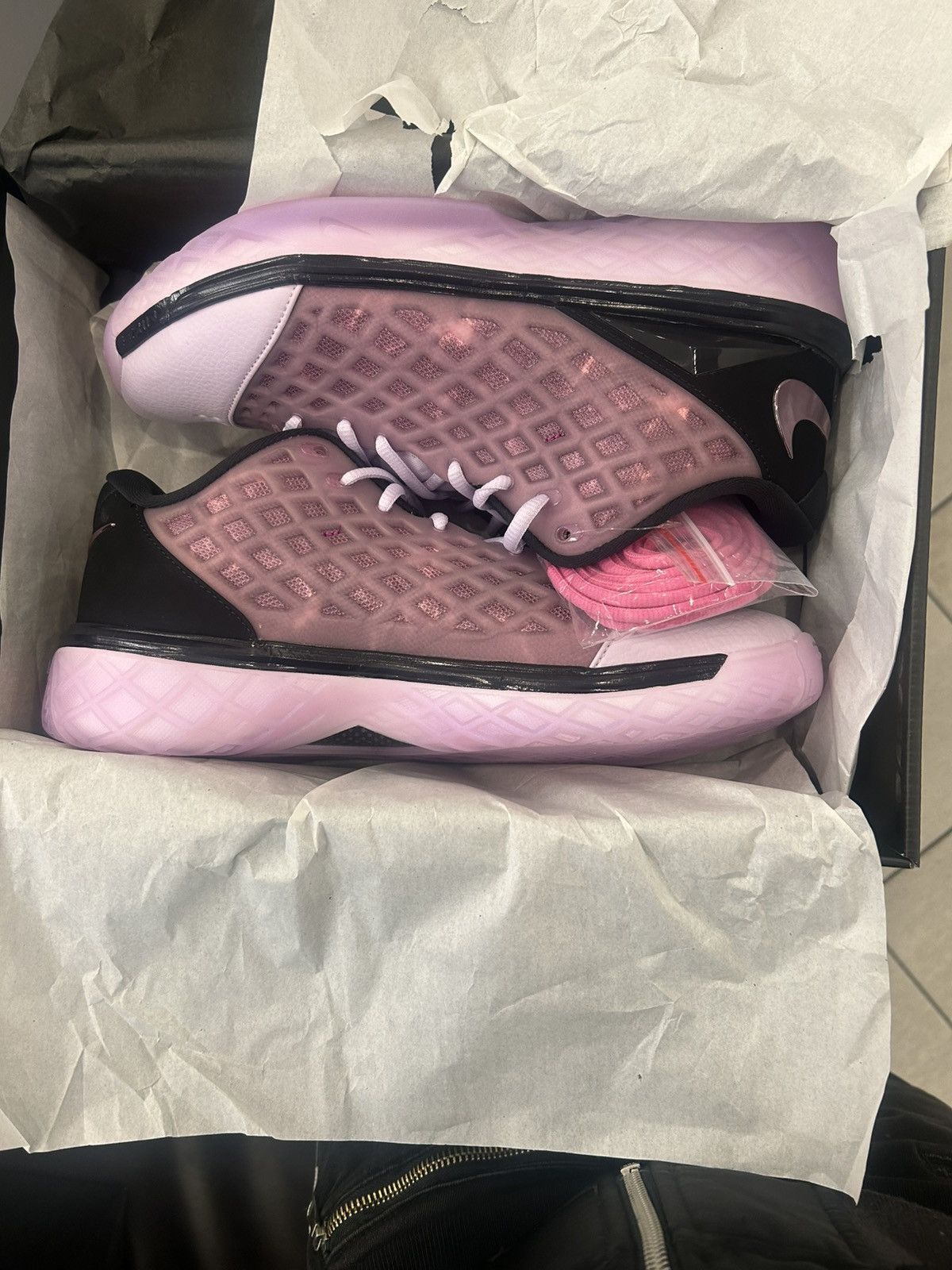 Nike Nike Kobe 3 Low Protro Pink Quartz Sz-9 All Sizes Available Size US 9 / EU 42 - 5 Thumbnail