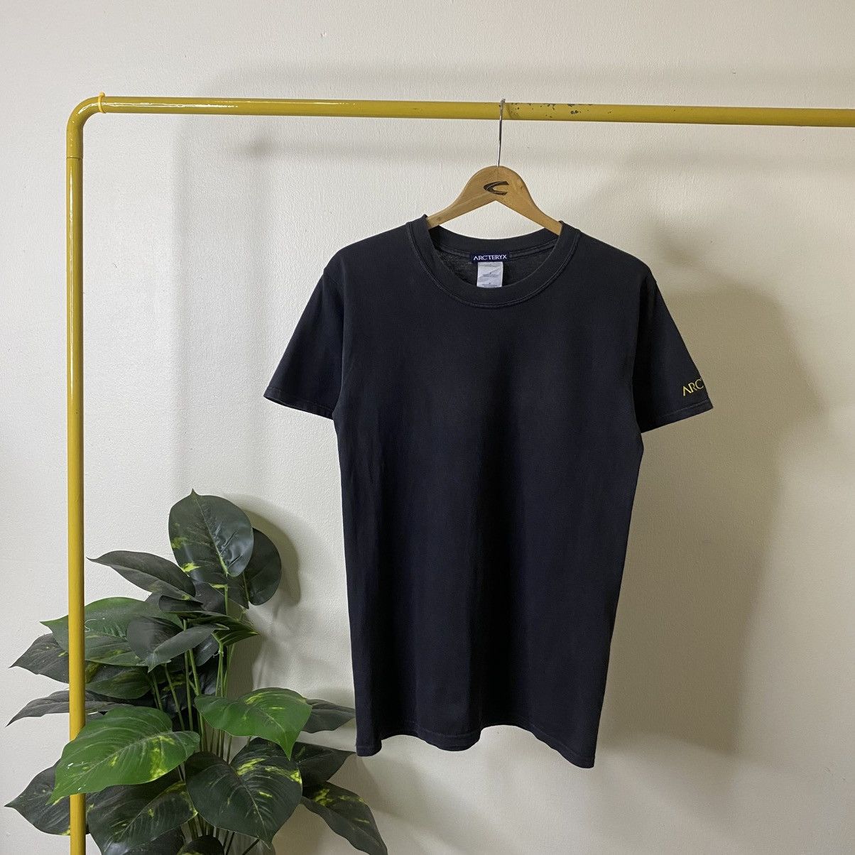 Arc'teryx Vintage 2000s Arc'teryx Big Back Logo T Shirt Size US S / EU 44-46 / 1 - 5 Thumbnail