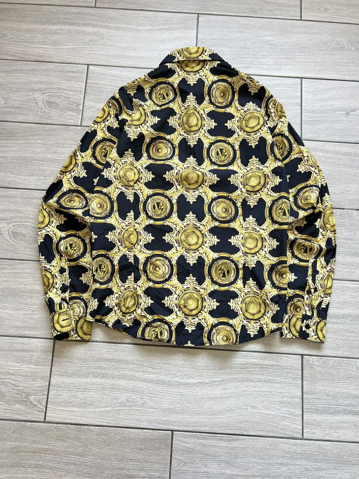 Versace Versace Baroque Print Shirt Gold Made in Italy Size US L / EU 52-54 / 3 - 18 Thumbnail