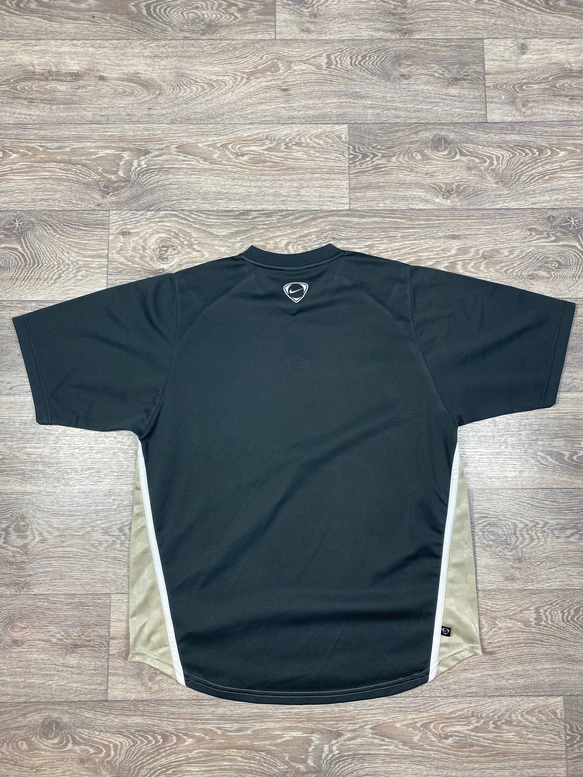 Nike Vintage Nike Total 90 T shirt Center Logo Size Large Size US L / EU 52-54 / 3 - 4 Thumbnail