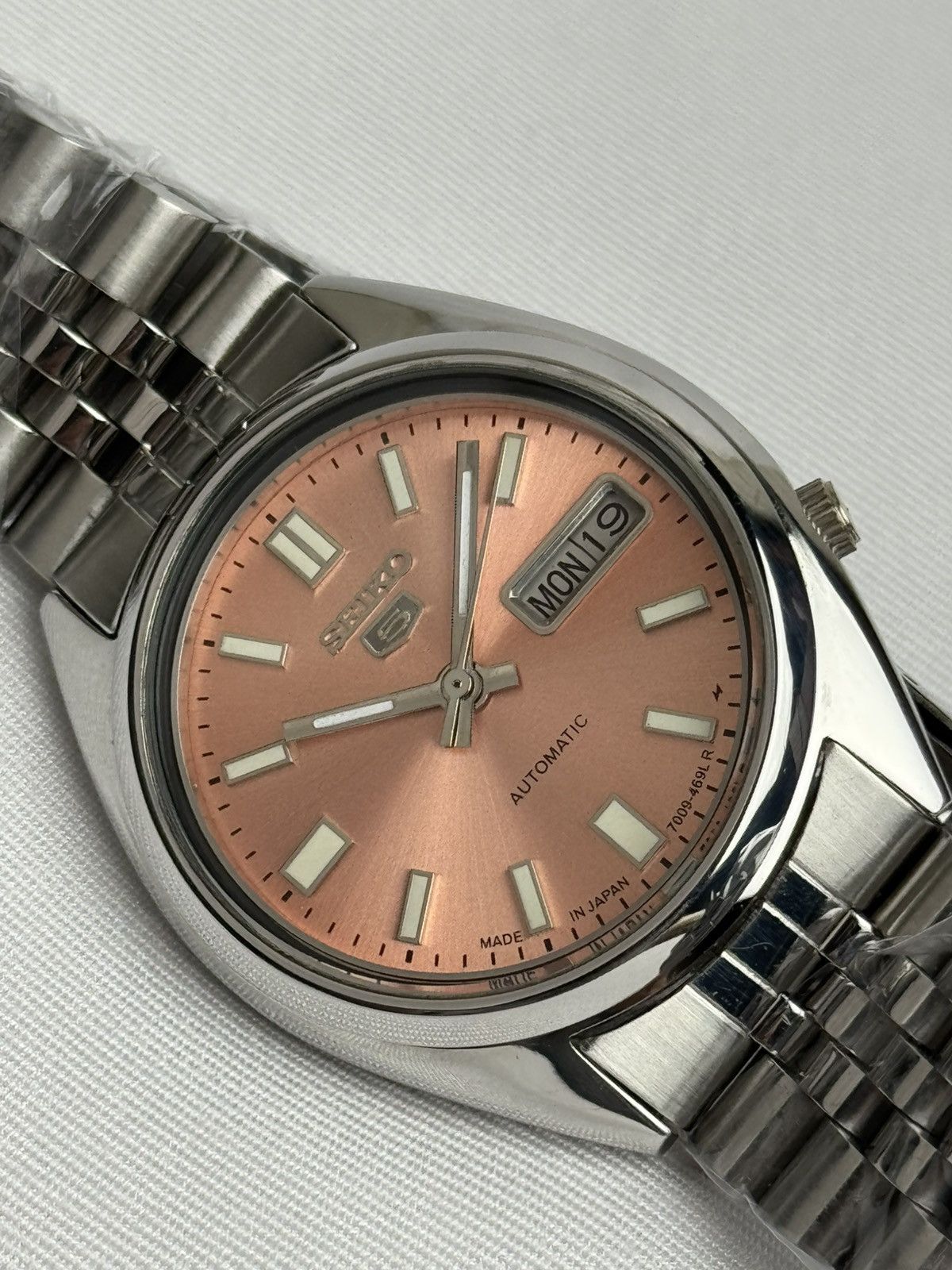 Seiko Seiko 5 7009-Japan Auto |salmon Dial | Day & Date Size 36 - 11 Thumbnail