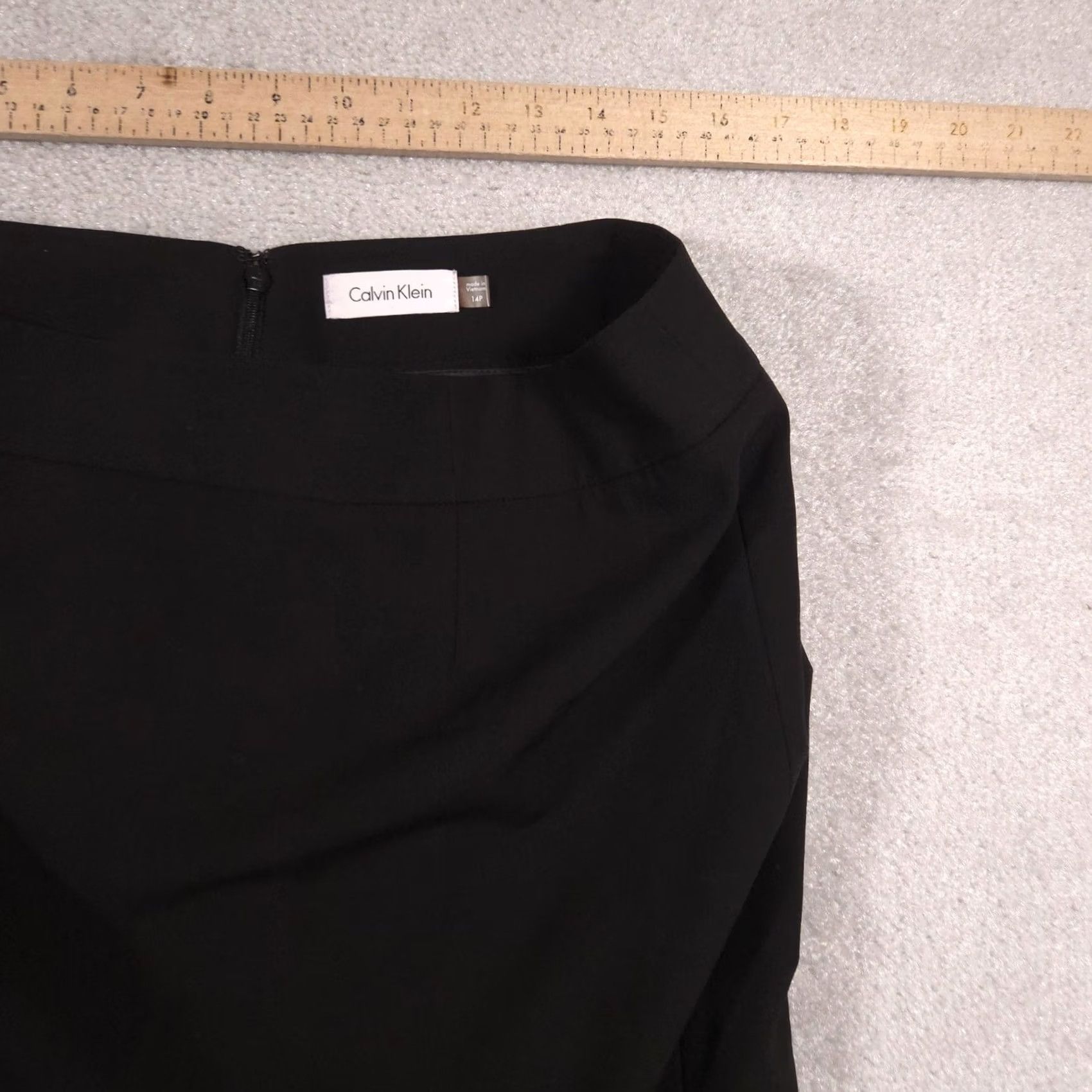 Calvin Klein VINTAGE Calvin Klein Skirt Womens 14P Black Pencil Lined Back Slit Stretch Career Office Size 36" / US 14 / IT 50 - 4 Thumbnail