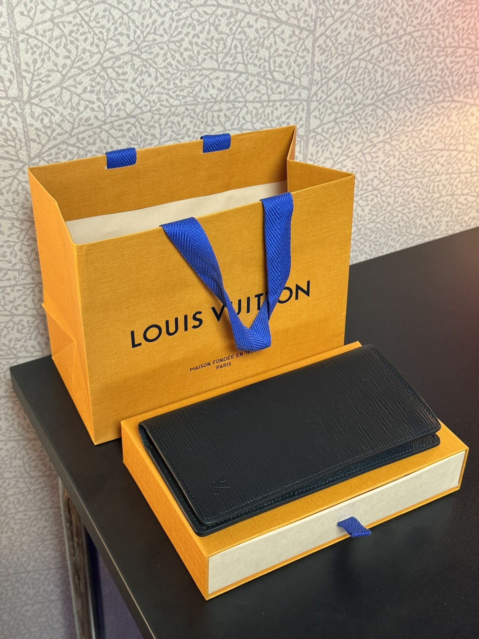 Louis Vuitton Louis Vuitton Brazza Wallet – Epi Leather Black M60622 Size ONE SIZE - 1 Thumbnail