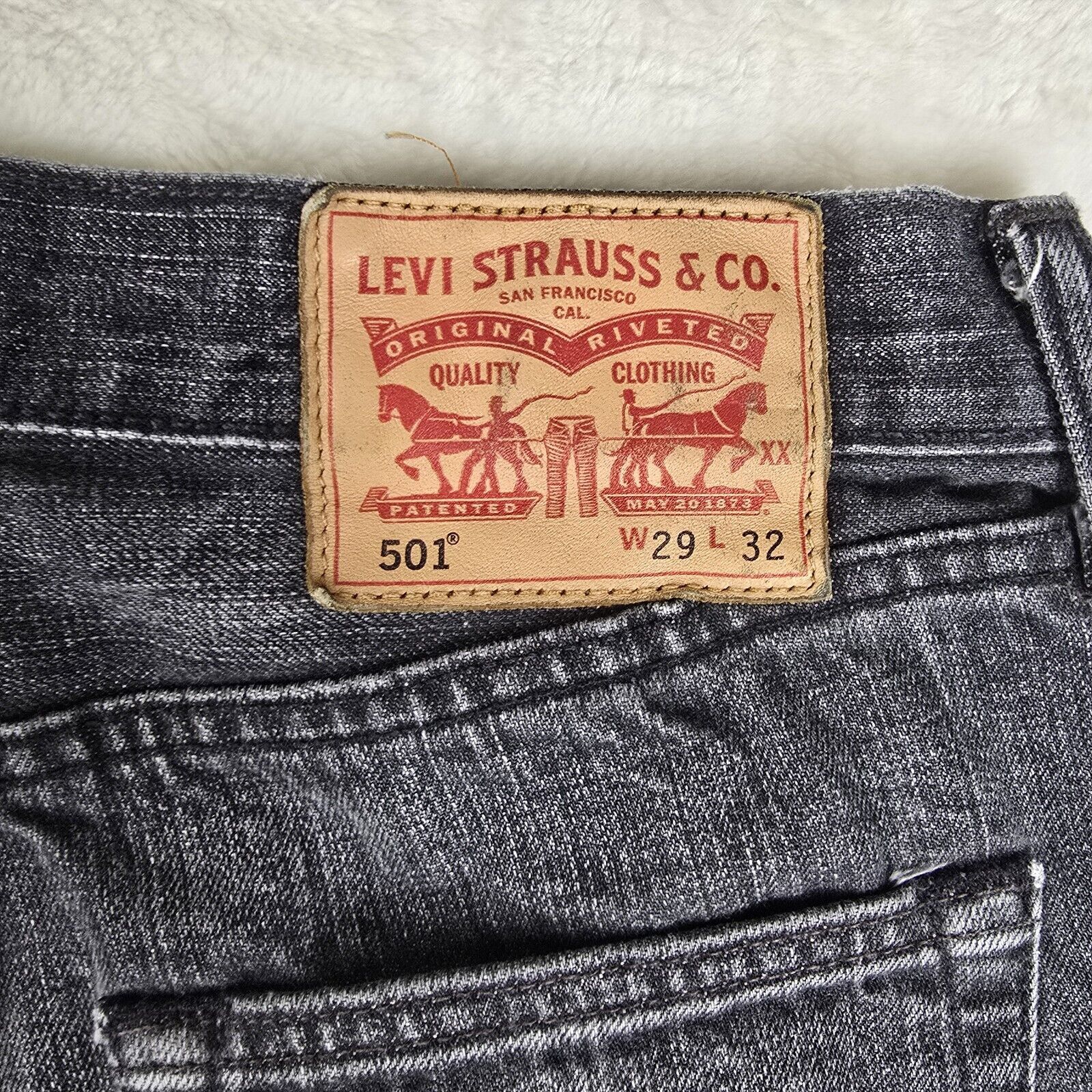 Levi's Levis Jeans Mens 29x32 Black 501 Straight Button Fly Size US 29 - 10 Thumbnail