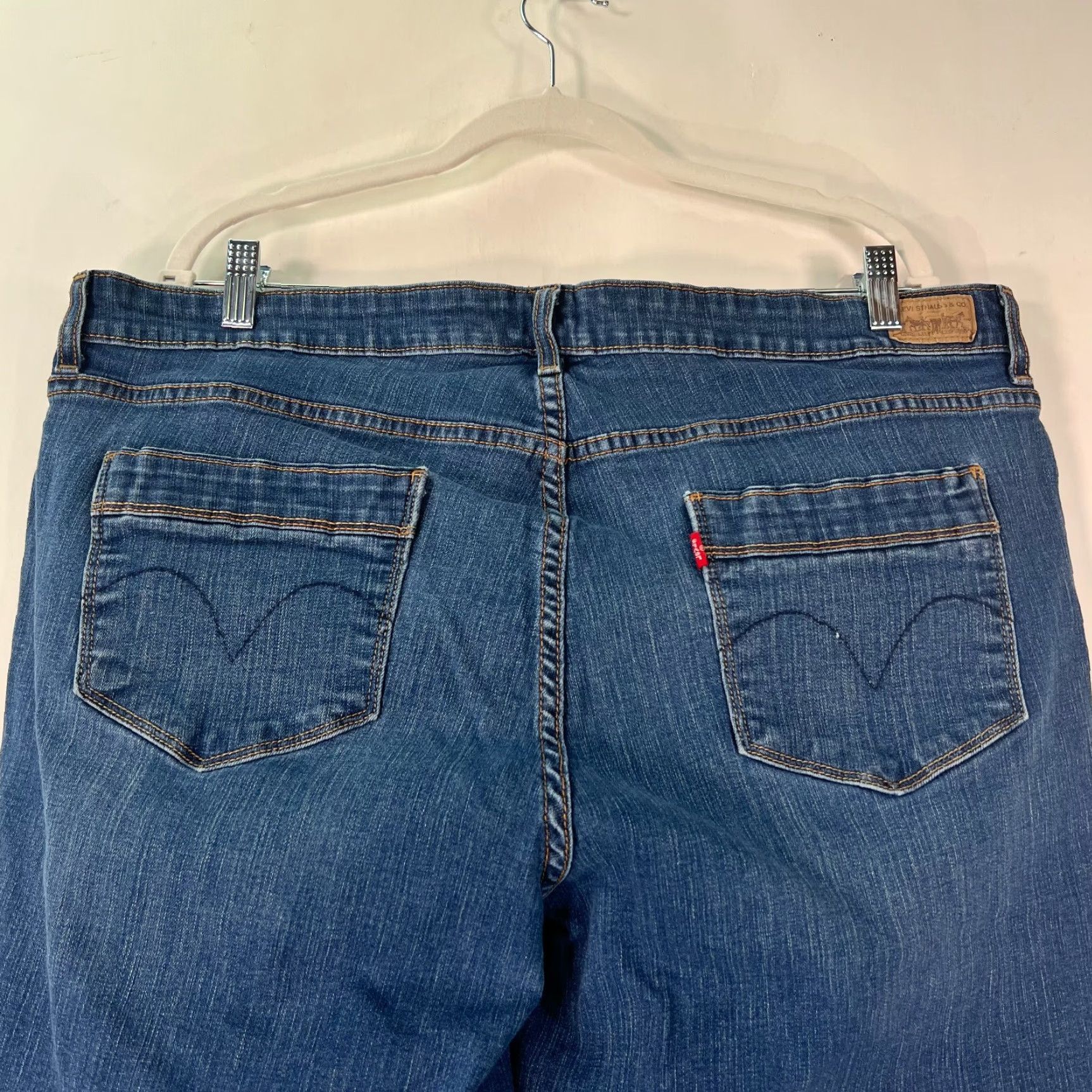 Levi's VINTAGE Levis San Francisco Womens Mid Rise Straight Blue Denim Bermuda Shorts 24 Size 42" / US 20 - 4 Thumbnail
