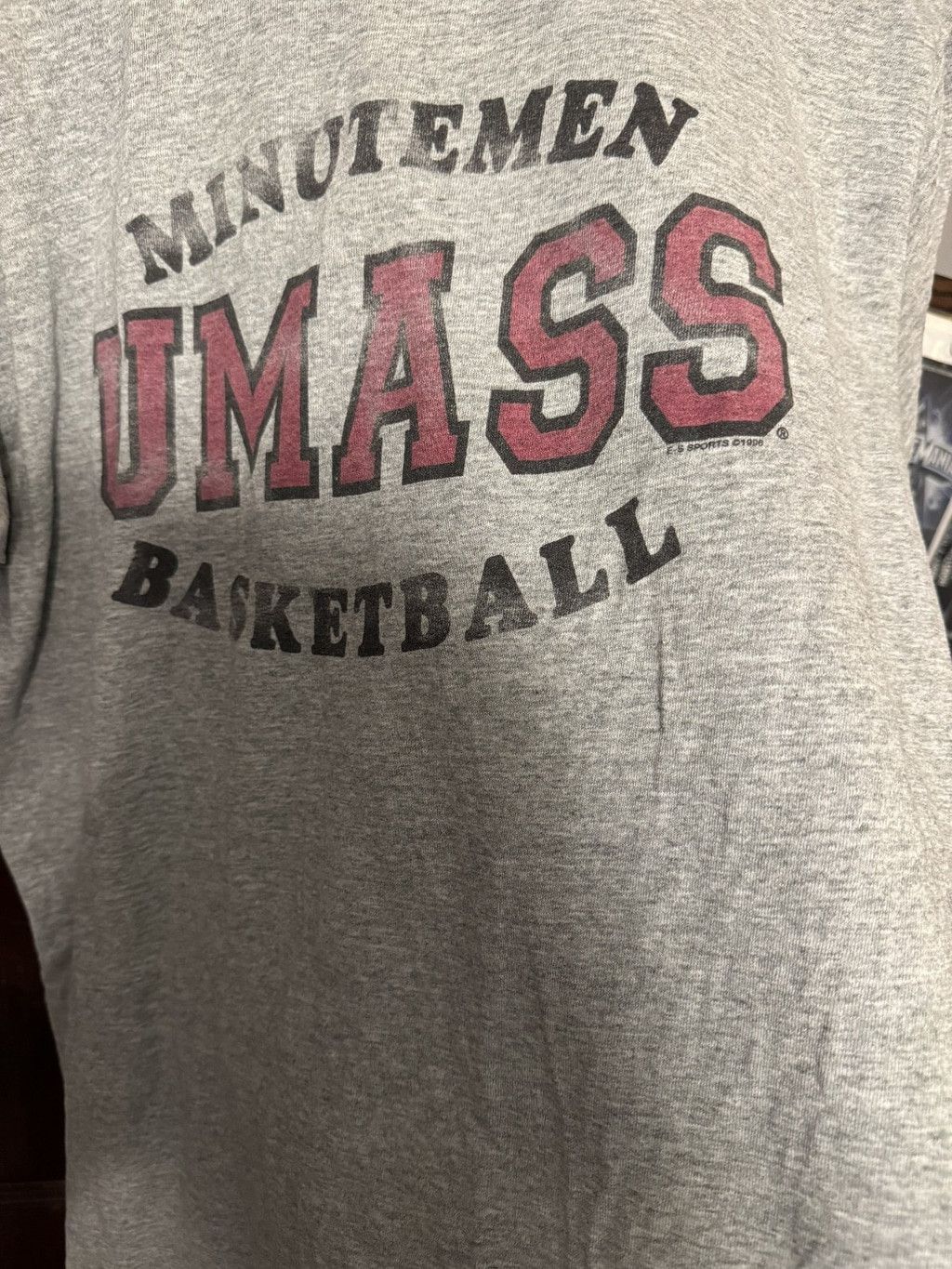 NCAA UMass Minutemen Basketball T-shirt Men's XL Gray Size US XL / EU 56 / 4 - 3 Thumbnail