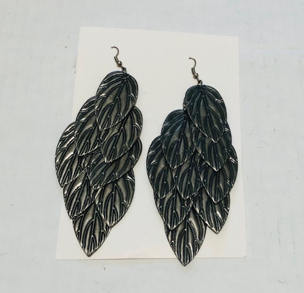 Vintage Vintage Layered Feathered Leaves Hook Earrings Silver Metal Size ONE SIZE - 1 Thumbnail