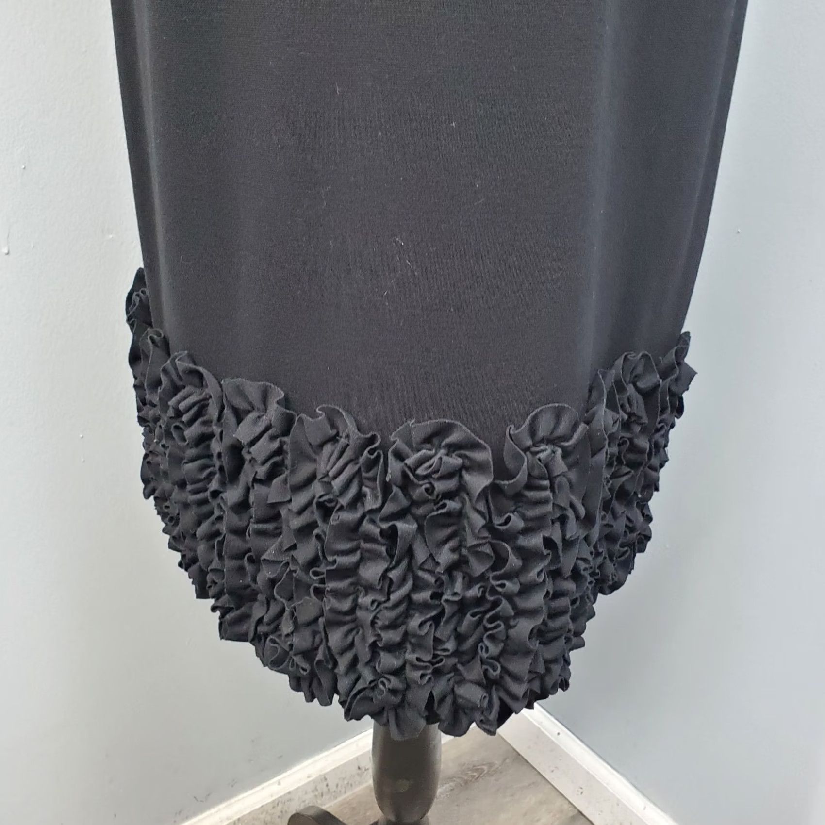 Vintage Taylor Nike Shirt Womens 8 Black Ponte Stretch Sleeveless Back Zip Ruffle Hem Shirt Size M / US 6-8 / IT 42-44 - 7 Thumbnail