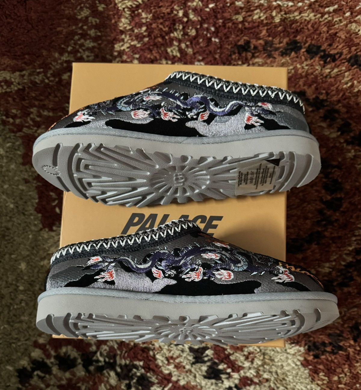 Palace × Ugg Palace x UGG Tasman Slipper Black Camo SIZE 3M | CHECK DESC. Size US 5 / EU 37 - 3 Thumbnail