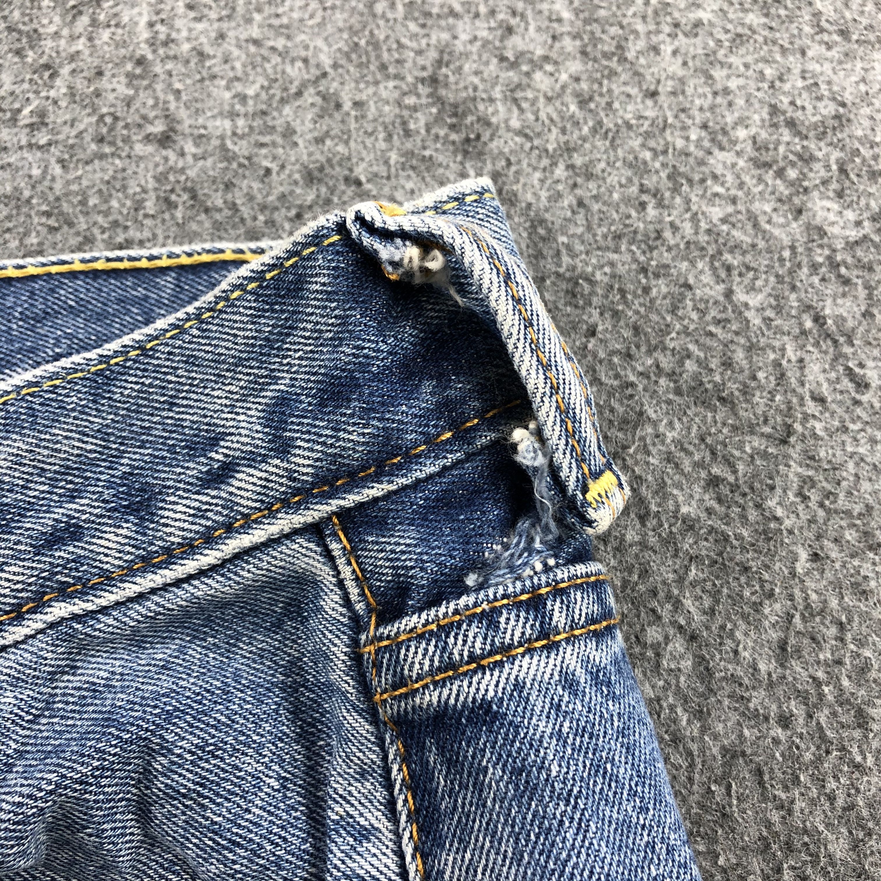 Levi's Faded Blue Vintage Levi's 505 Jeans Distress Denim KJ441 Size US 34 / EU 50 - 7 Thumbnail