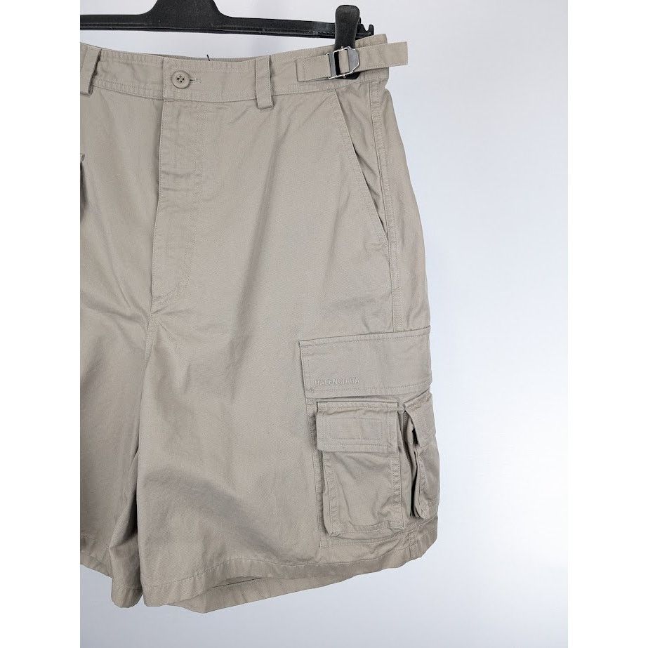 Balenciaga o1rshd1 Cargo Short in Beige Size US 30 / EU 46 - 8 Thumbnail
