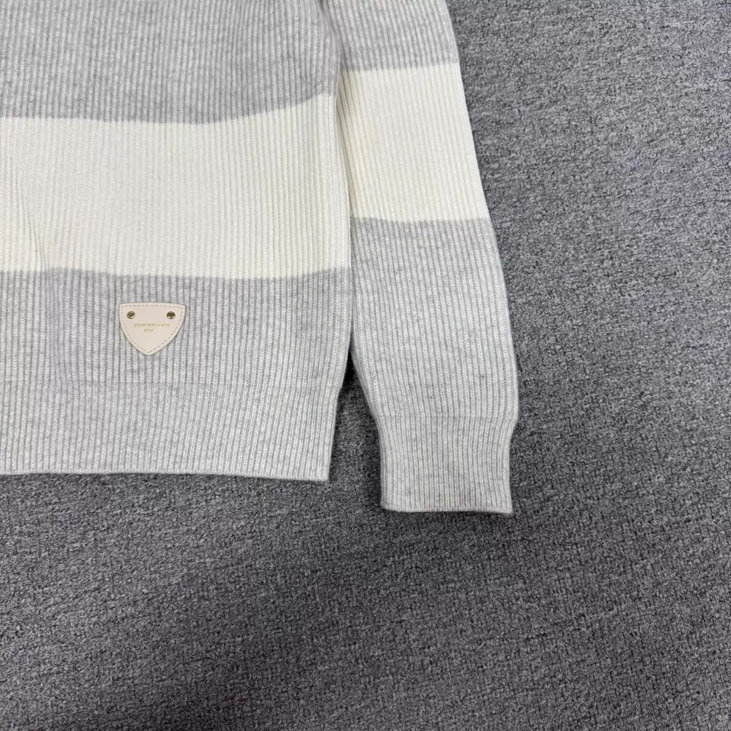 Louis Vuitton LV Gray White Stripe Leather Logo Short Knit S Size S / US 4 / IT 40 - 5 Thumbnail