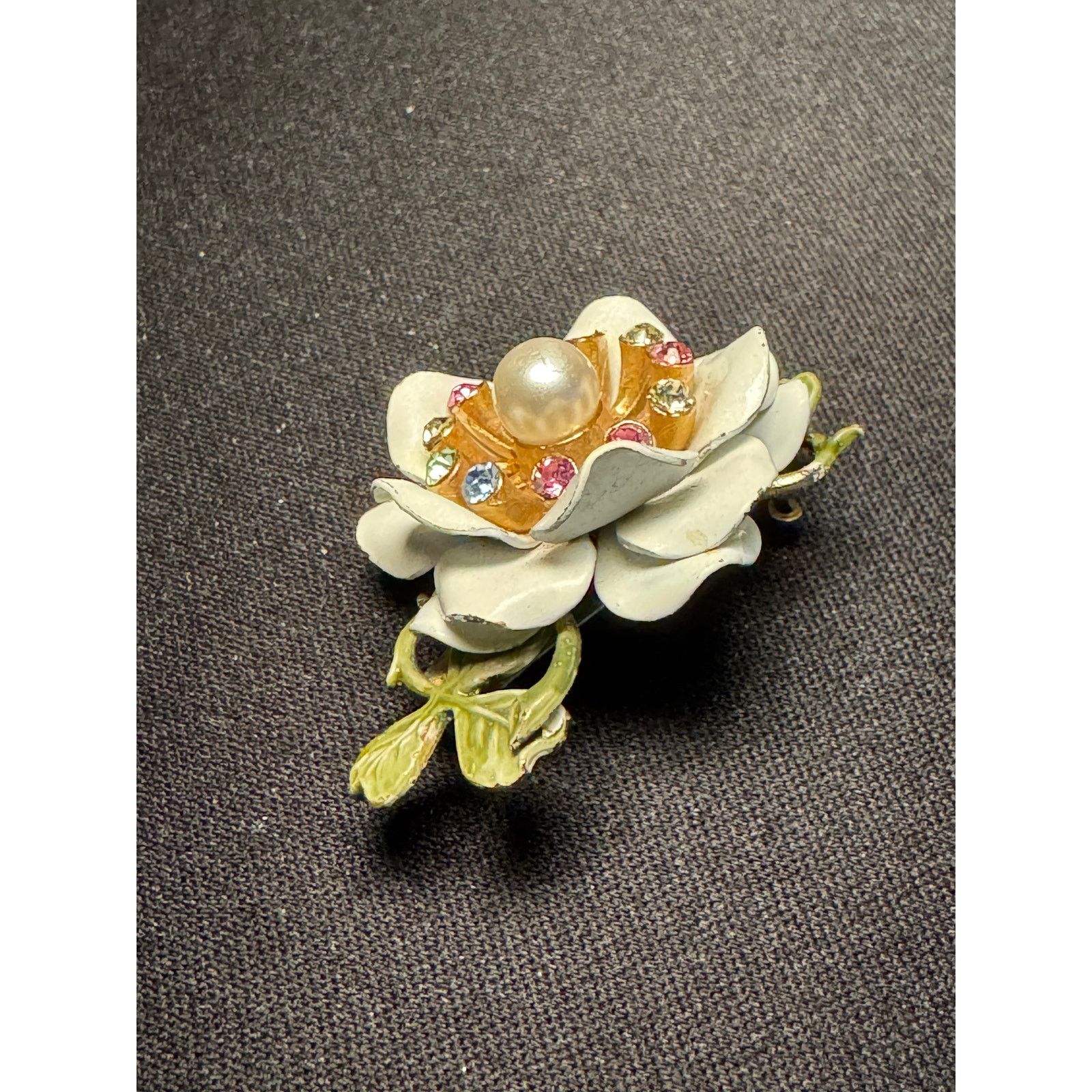 Other Vintage Lisner White Flower Rhinestone Brooch Size ONE SIZE - 4 Thumbnail