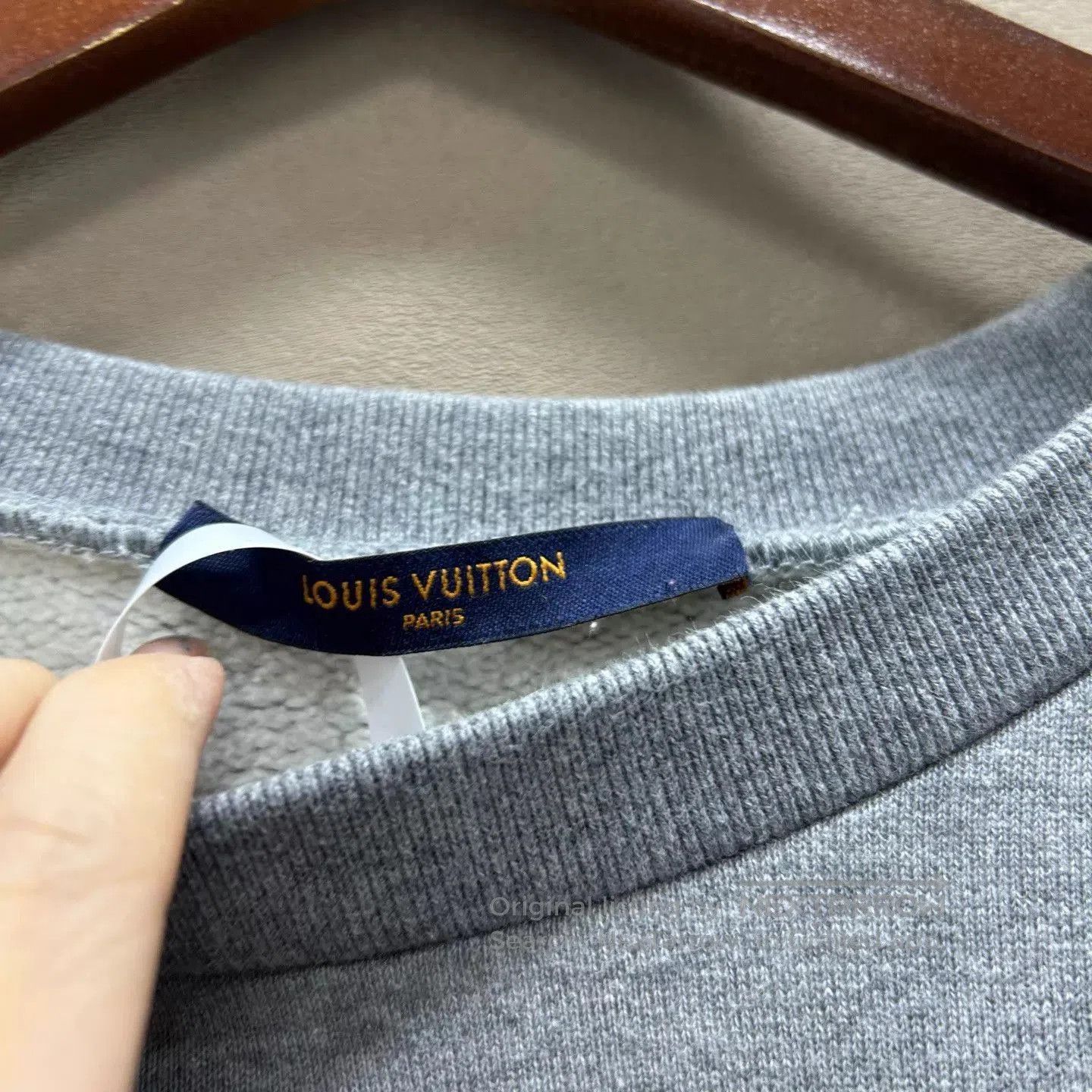 Louis Vuitton Gray Long Sleeve Sweatshirt Size M. Size US M / EU 48-50 / 2 - 3 Thumbnail