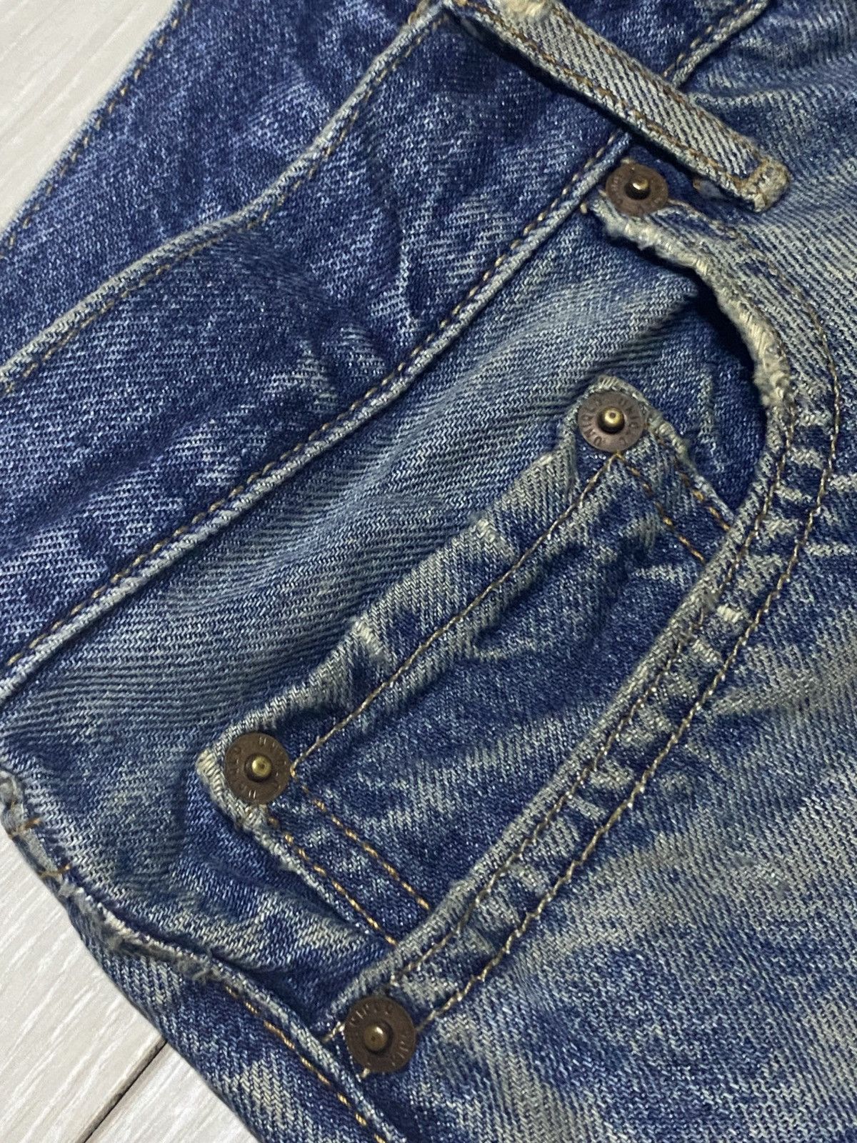 Japanese Brand Vintage Uniqlo Faded Wash Distressed Loose Jeans Size US 35 - 9 Thumbnail