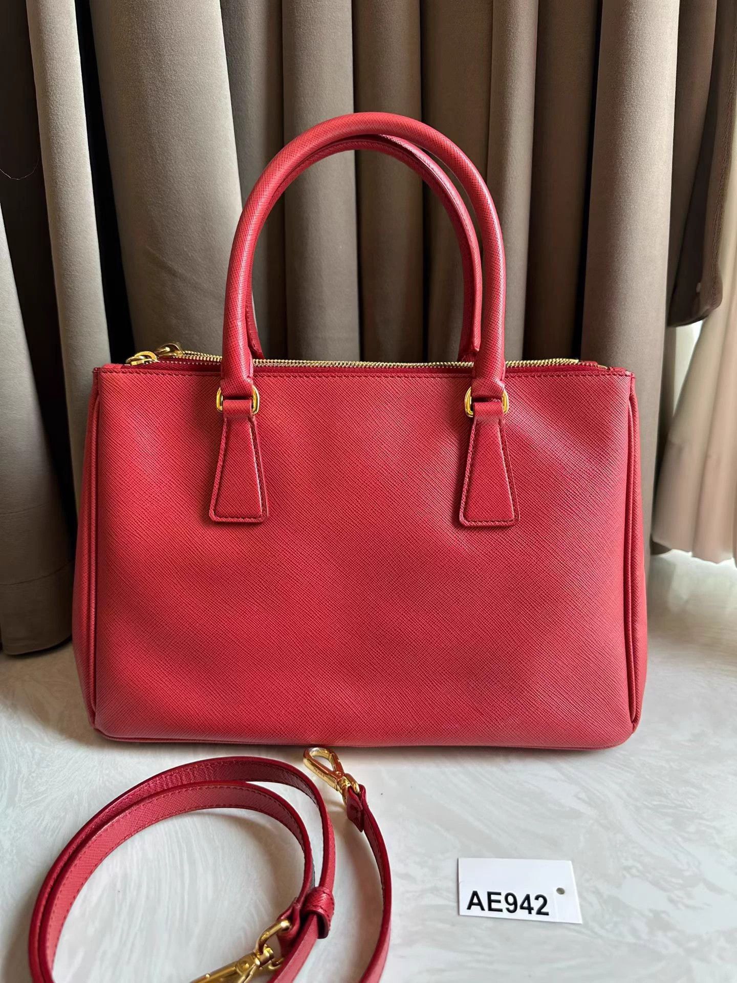 Prada Prada Red Leather Crossbody/Shoulder Gold Hardware Killer Size ONE SIZE - 4 Thumbnail