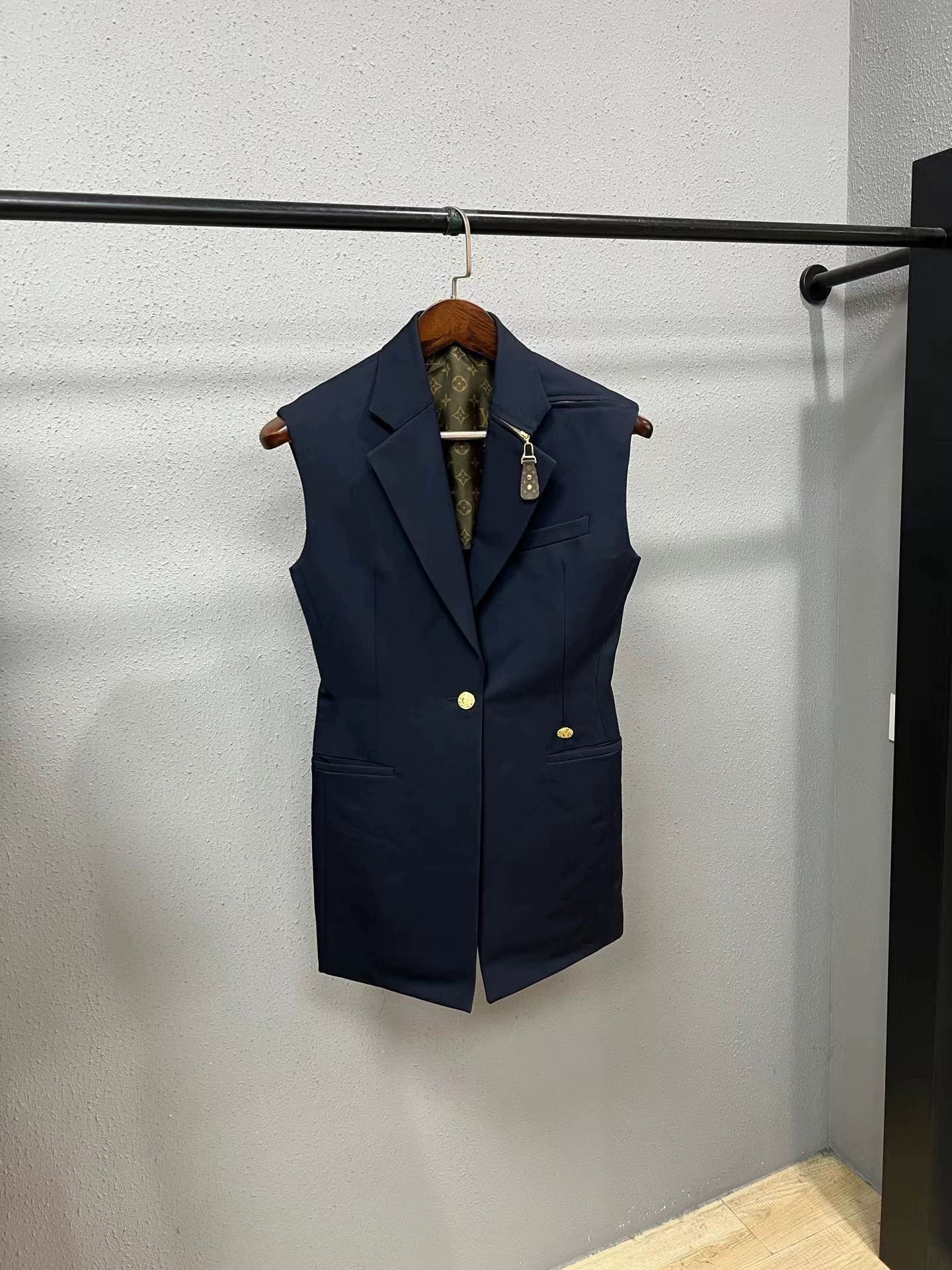 Louis Vuitton LV monogram leather-buttoned sleeveless suit, Size S / US 4 / IT 40 - 1 Thumbnail