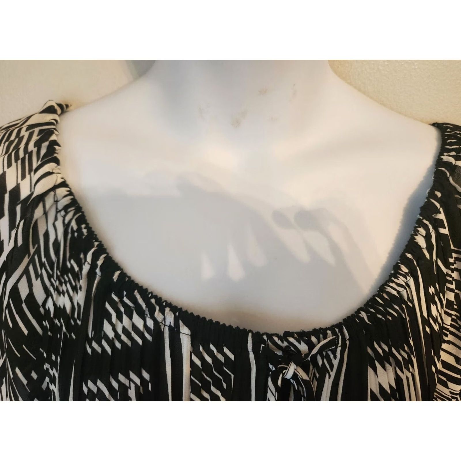 Avenue Avenue Tunic Top Black Blue White Geometric Print Sheer 2X Womens Size XXL / US 16-18 / IT 52-54 - 2 Thumbnail