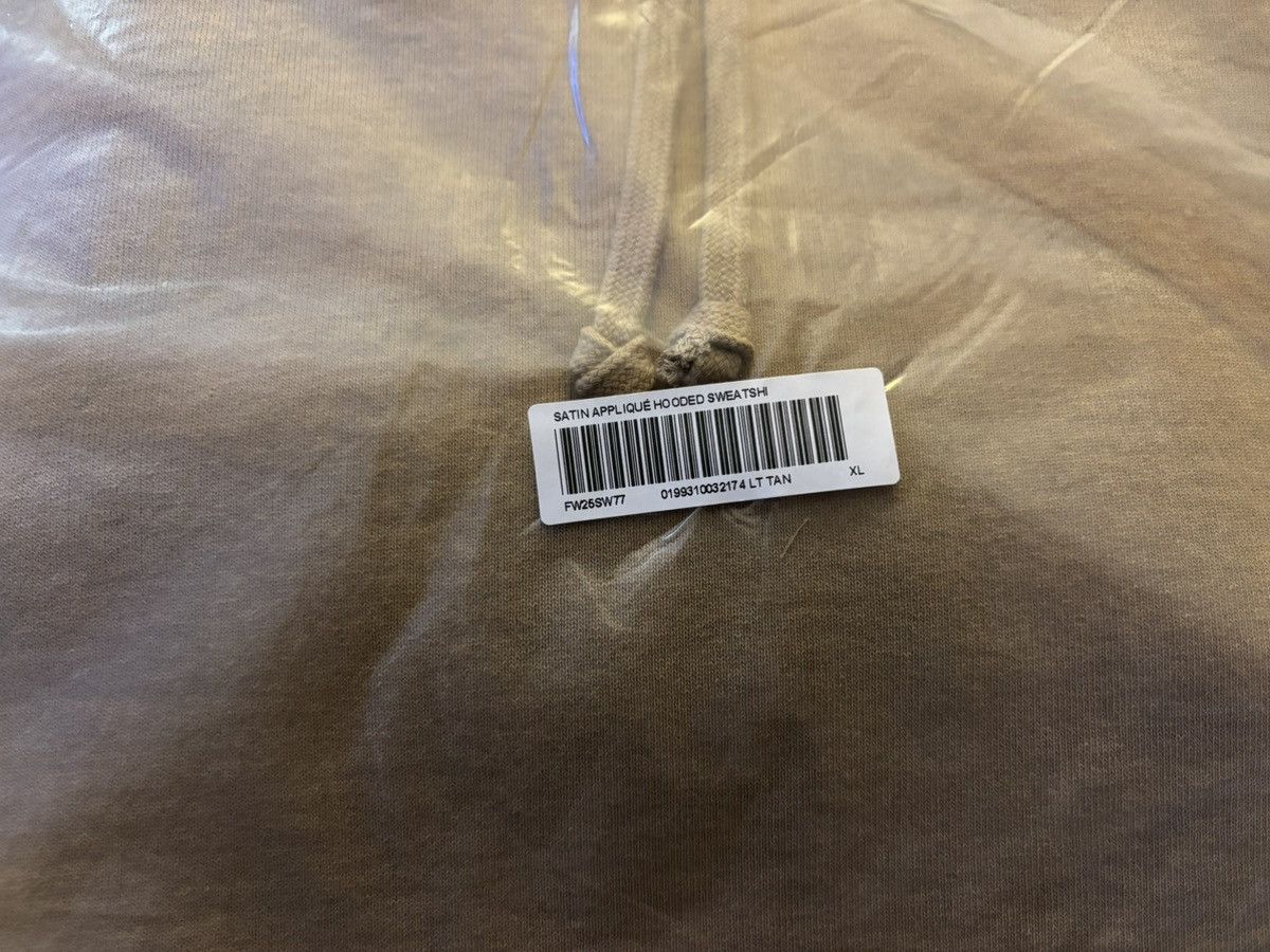 Supreme Supreme Satin Appliqué Hooded Sweatshirt FW25 Tan Size US XL / EU 56 / 4 - 3 Thumbnail