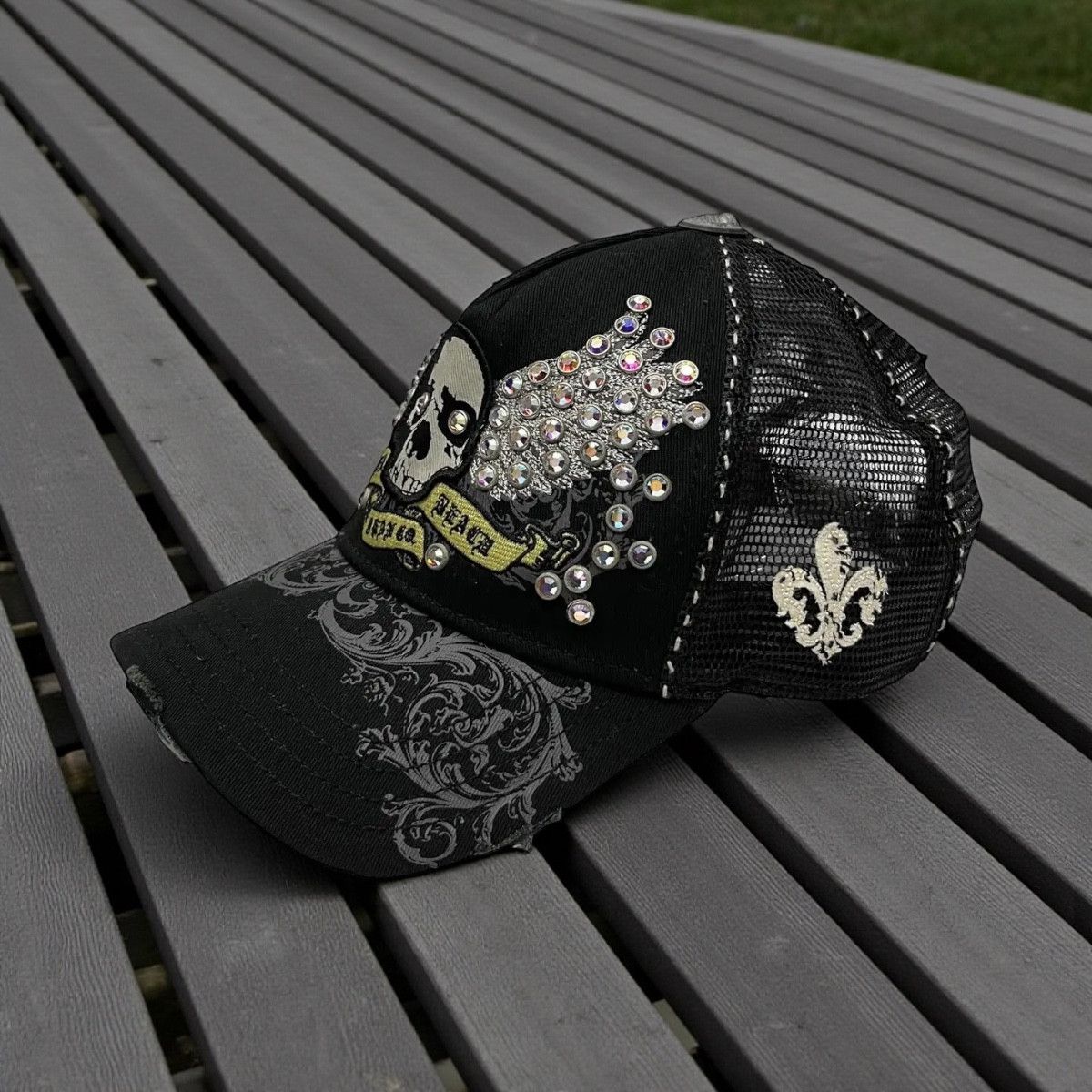 Tribal Streetwear 💀Vintage LAGUNA BEACH Punk Skull Gemstone Trucker Hat Size ONE SIZE - 1 Thumbnail