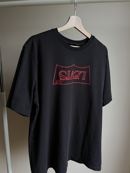 Levis t best sale shirt stranger things