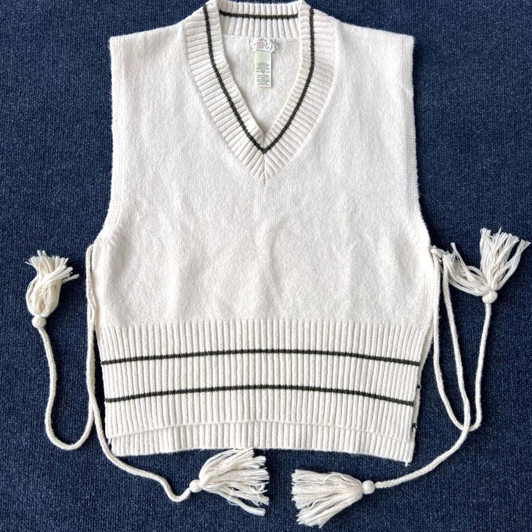 Free People VINTAGE Free People Sweater Vest Womens One Size Ivory V Neck Tie Sides Tassel Knit Size ONE SIZE - 2 Thumbnail