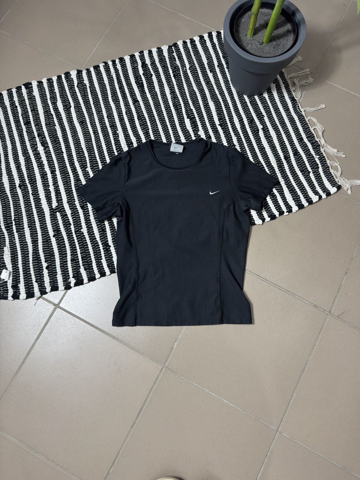 Nike VINTAGE NIKE MINI SWOOSH 2000s TEE SHIRT Size XS / US 0-2 / IT 36-38 - 1 Thumbnail