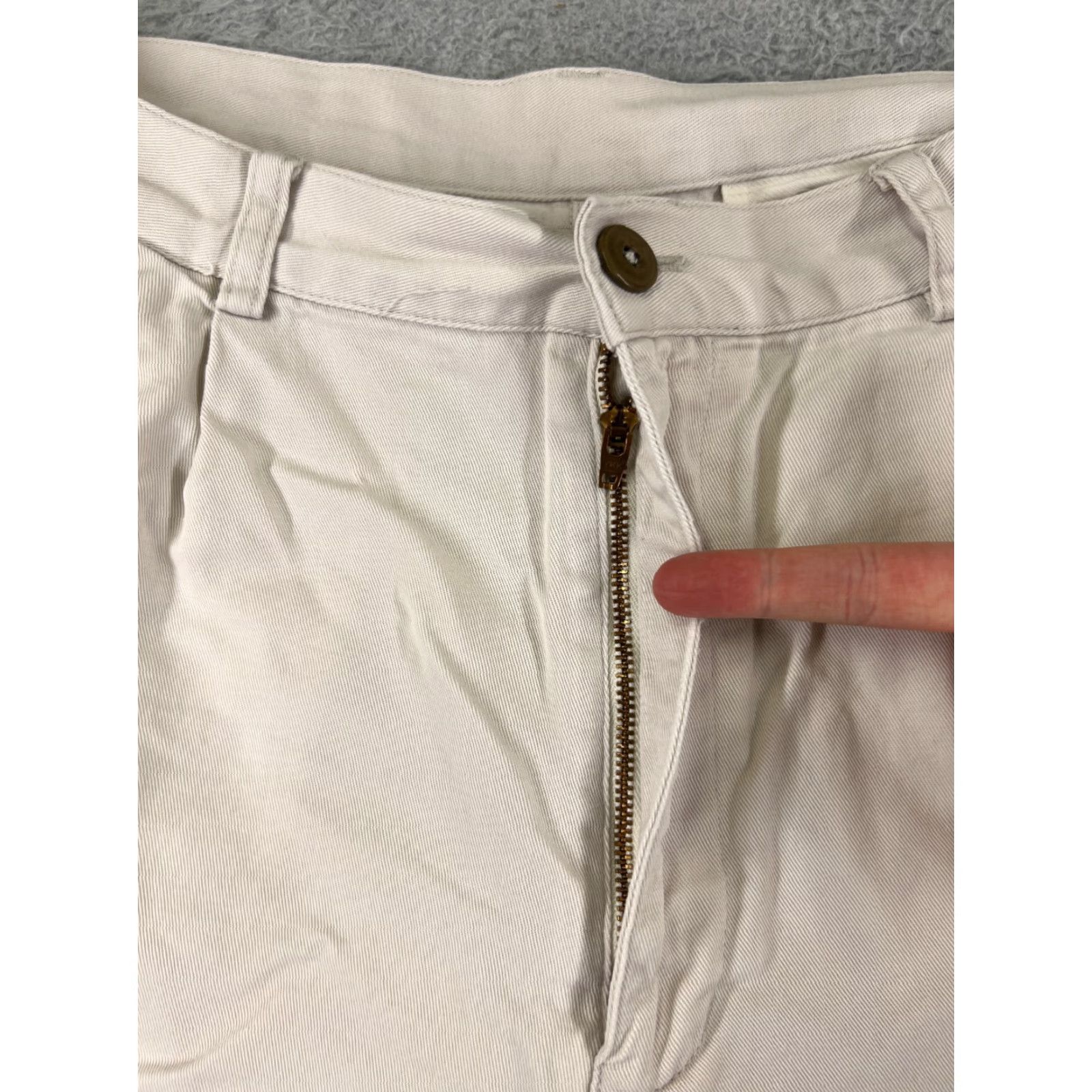 Patagonia Patagonia Shorts Womens 14 Beige Cotton Twill Pleated Golf Pockets 28x7 Bermuda Golf Womens 14 Beige Cotton Twill Pleated Pockets Size 36" / US 14 / IT 50 - 6 Thumbnail