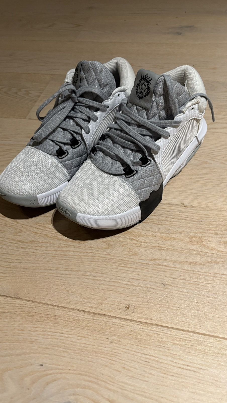 Nike Lebron Witness VIII Size US 10 / EU 43 - 3 Thumbnail
