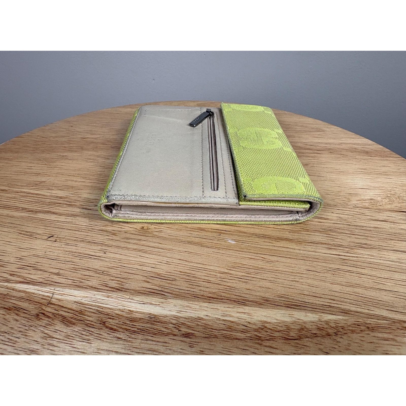 Gucci Authentic Gucci Compact Neon Beige Wallet GG Size ONE SIZE - 4 Thumbnail