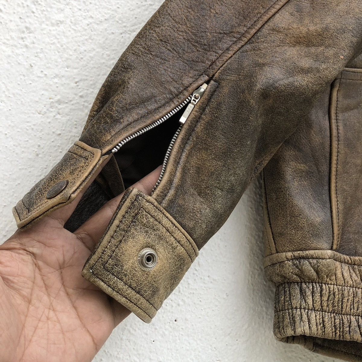 Vintage Vintage 90s GK Global Cowhide Leather Bomber Jacket Size US L / EU 52-54 / 3 - 13 Thumbnail