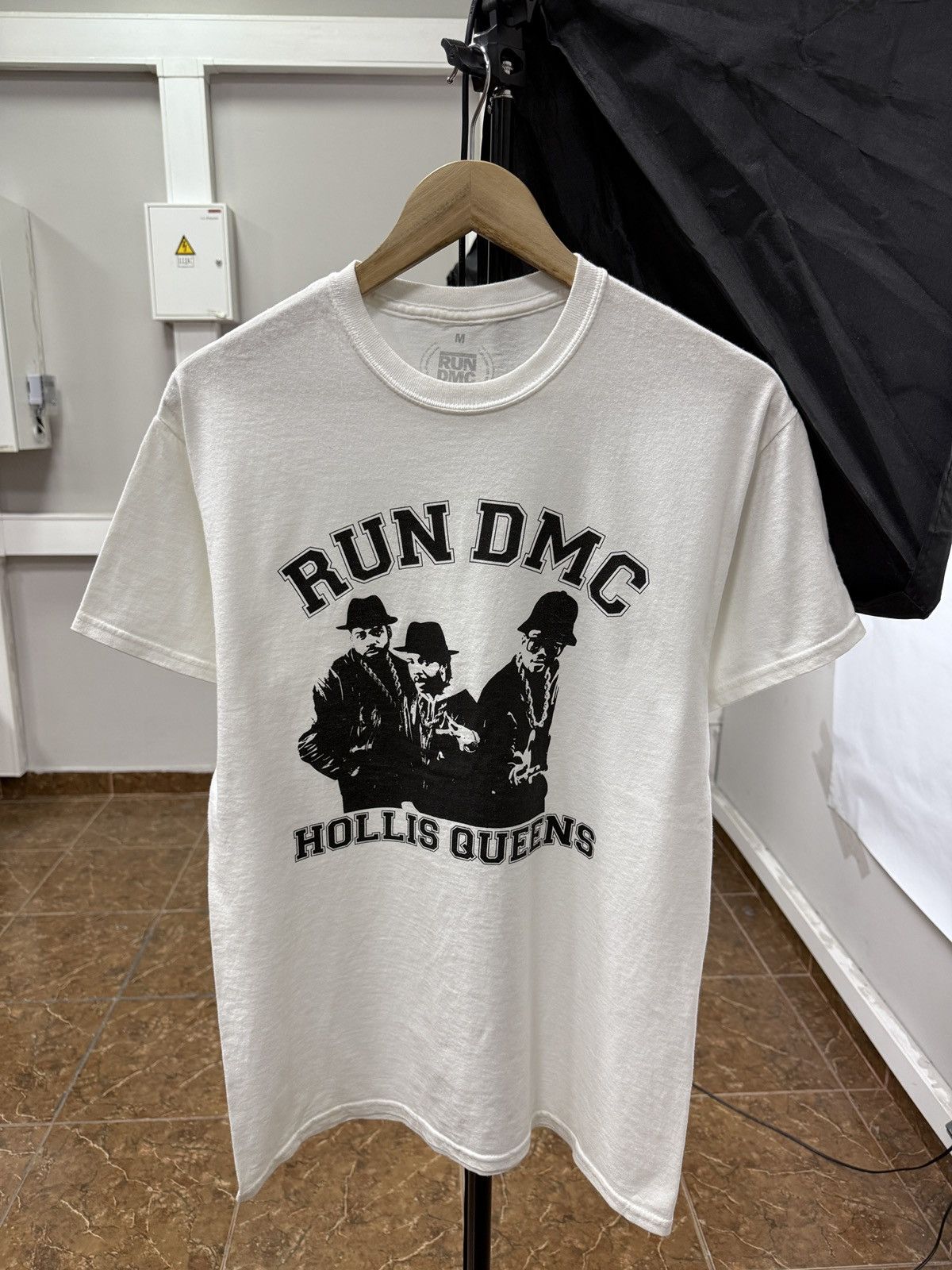 RUN DMC 🇺🇸 Vintage Y2K RUN DMC Hollis Queens Rap Hip Hop Band T-Shirt Size US M / EU 48-50 / 2 - 1 Thumbnail