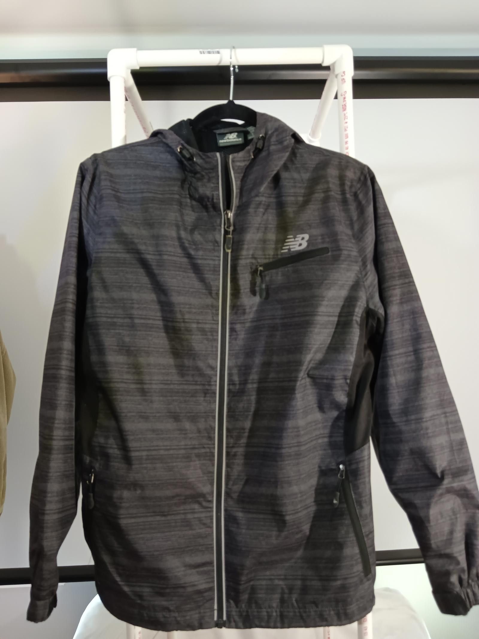 New Balance New Balance Lightweight Hoodie Jacket - Size L - Gray Size L / US 10 / IT 46 - 1 Thumbnail