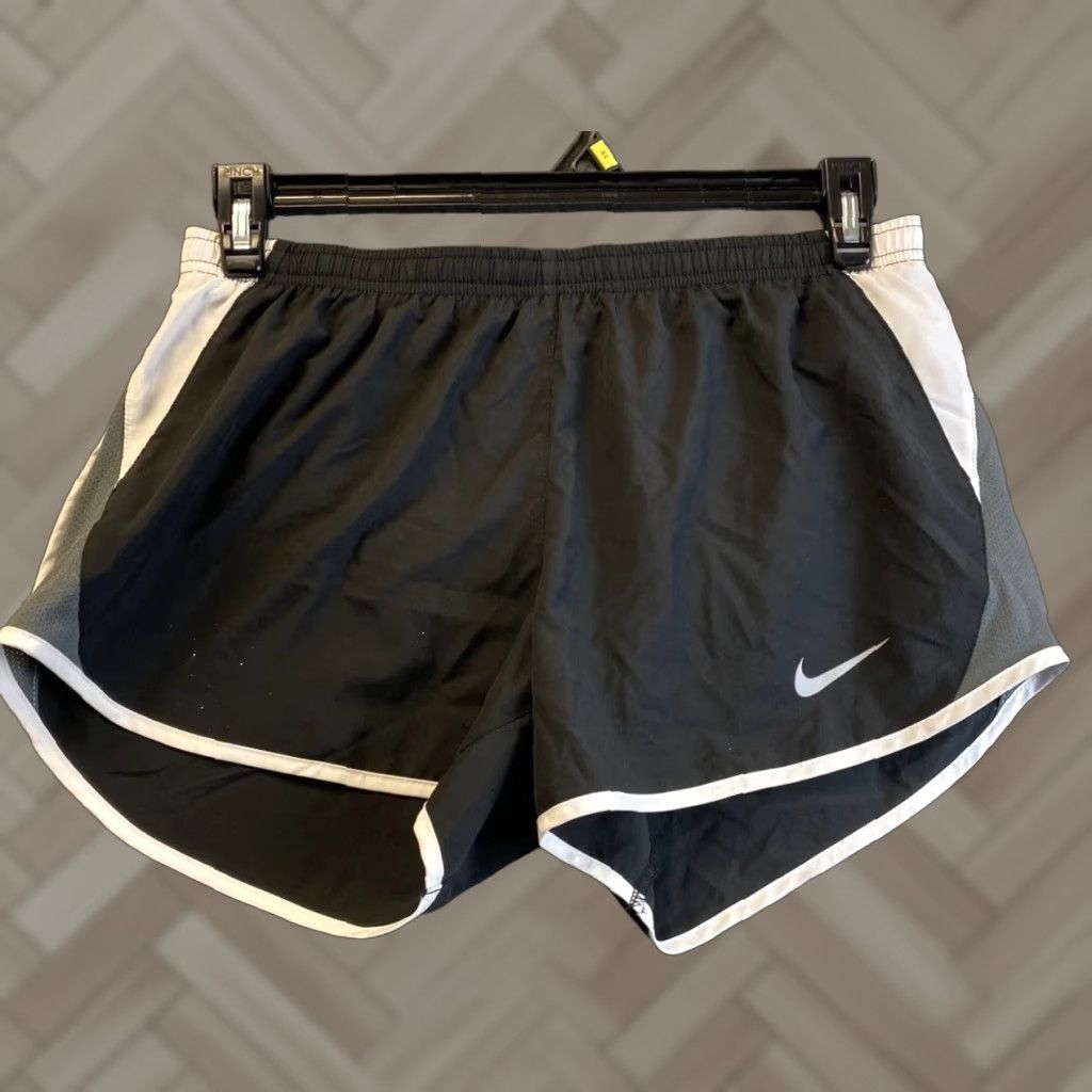 Nike Nike Women black Athletic Shorts M /34-65 Size 32" / US 10 / IT 46 - 1 Thumbnail