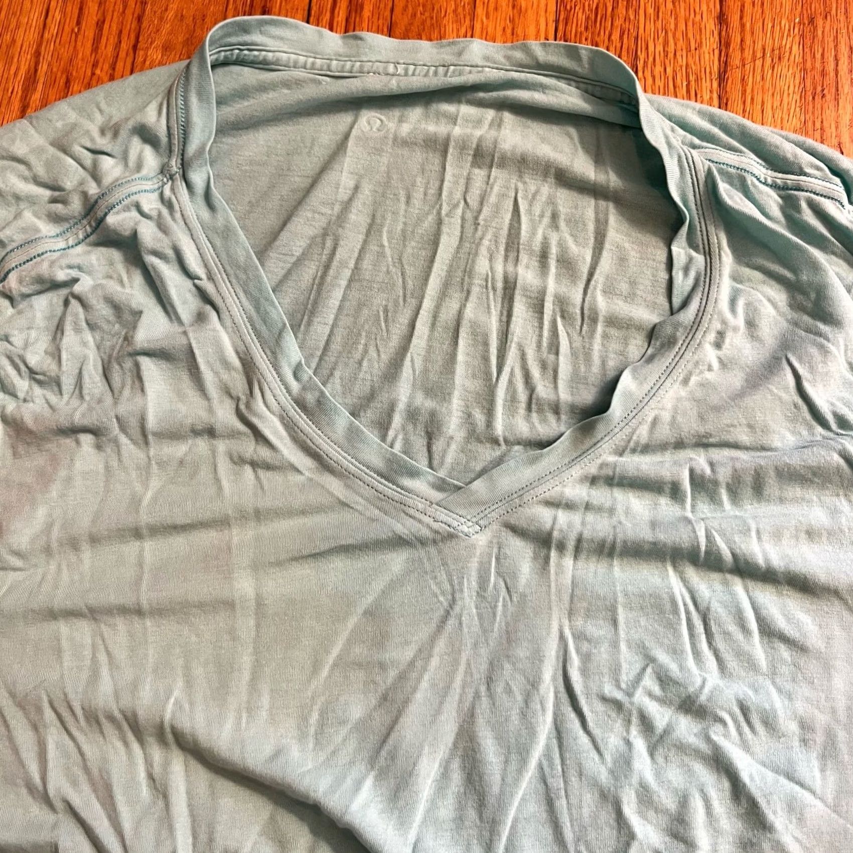 Lululemon Lululemon Shirt Mens XL light green V Neck T-Shirt Soft Lightweight Mens XL Green V Neck Shirt Size US XL / EU 56 / 4 - 2 Thumbnail