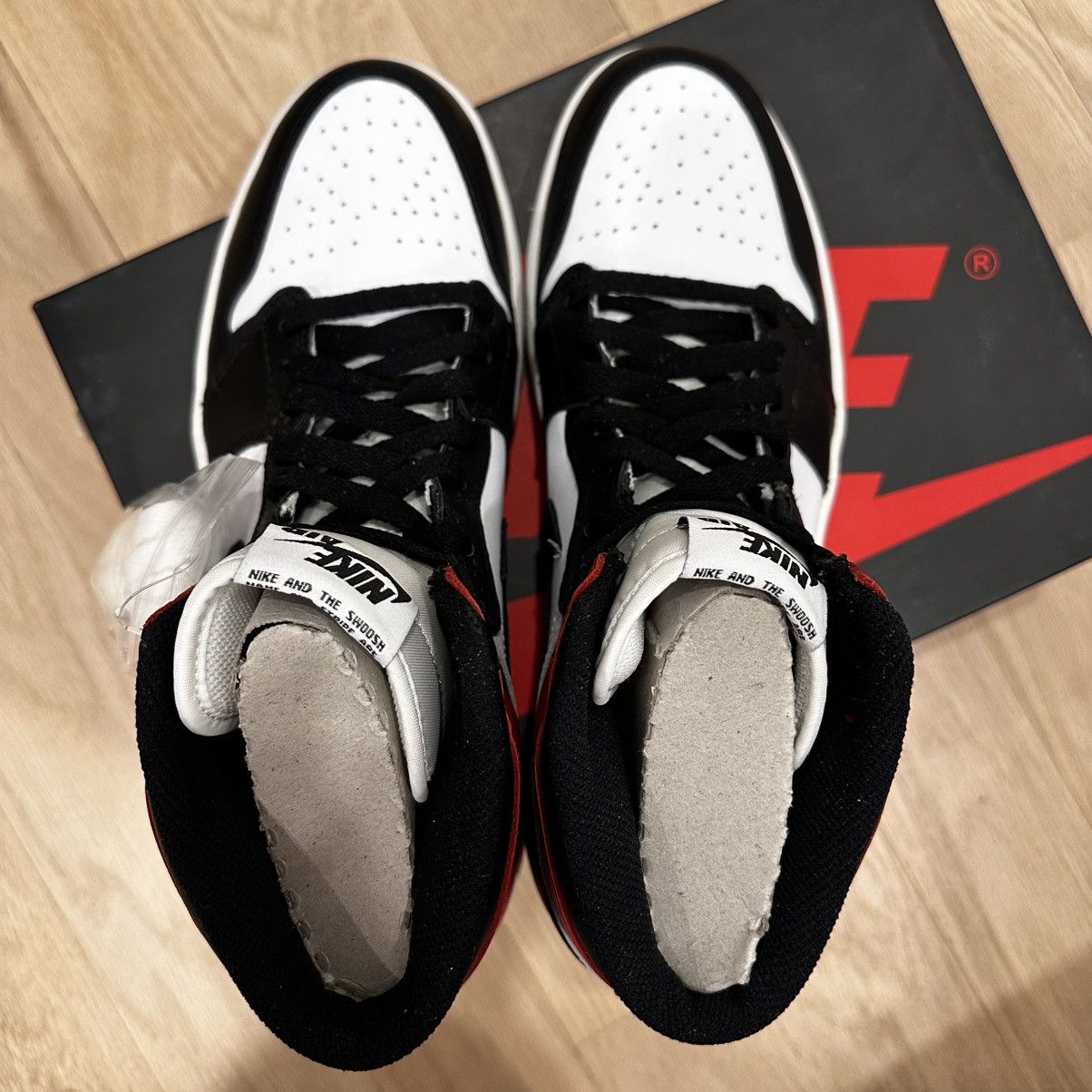 Jordan Brand Air Jordan 1 retro high of black toe Size US 8.5 / EU 41-42 - 7 Thumbnail