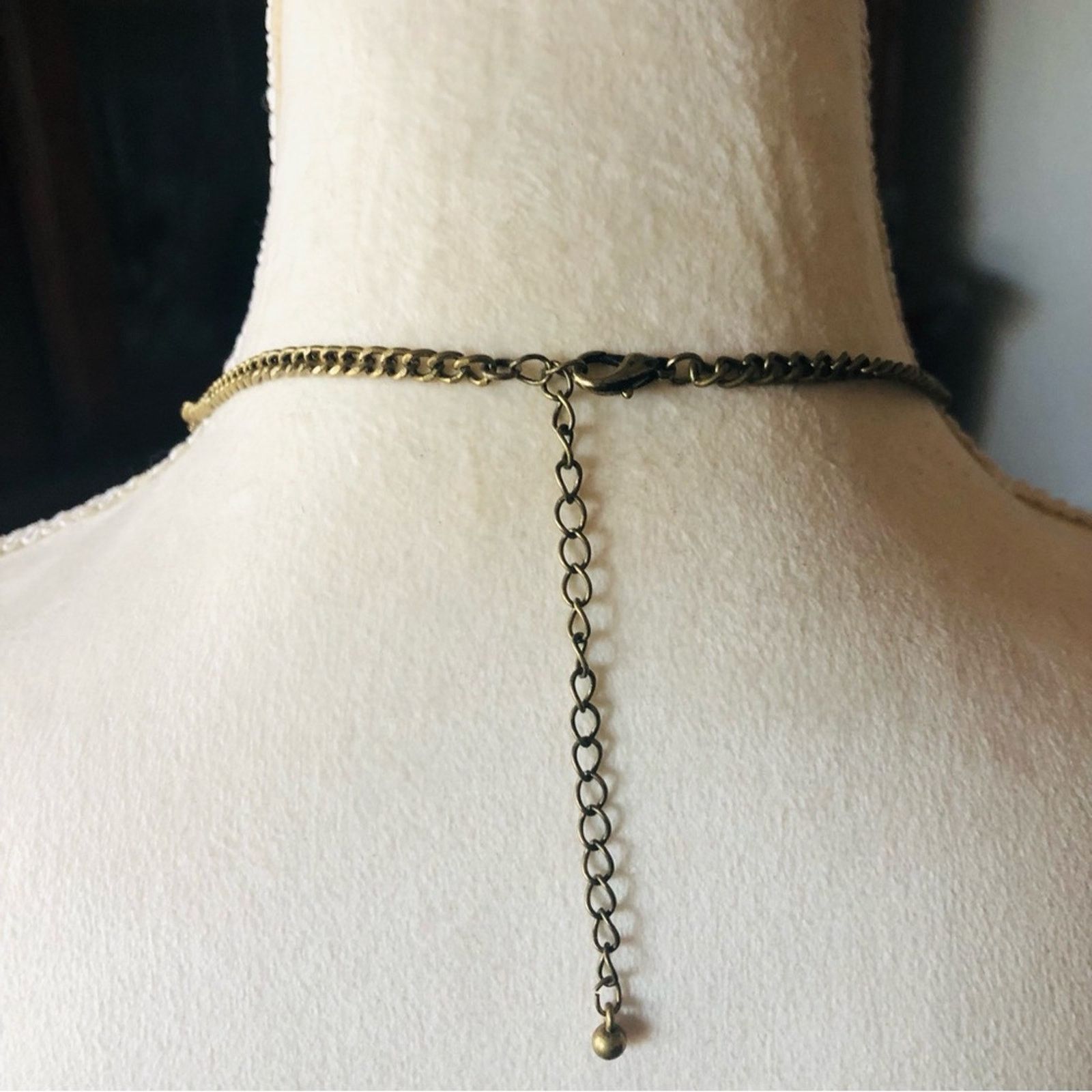 Jewelry Ballet rich emerald stone covered amulet necklace Size ONE SIZE - 4 Thumbnail