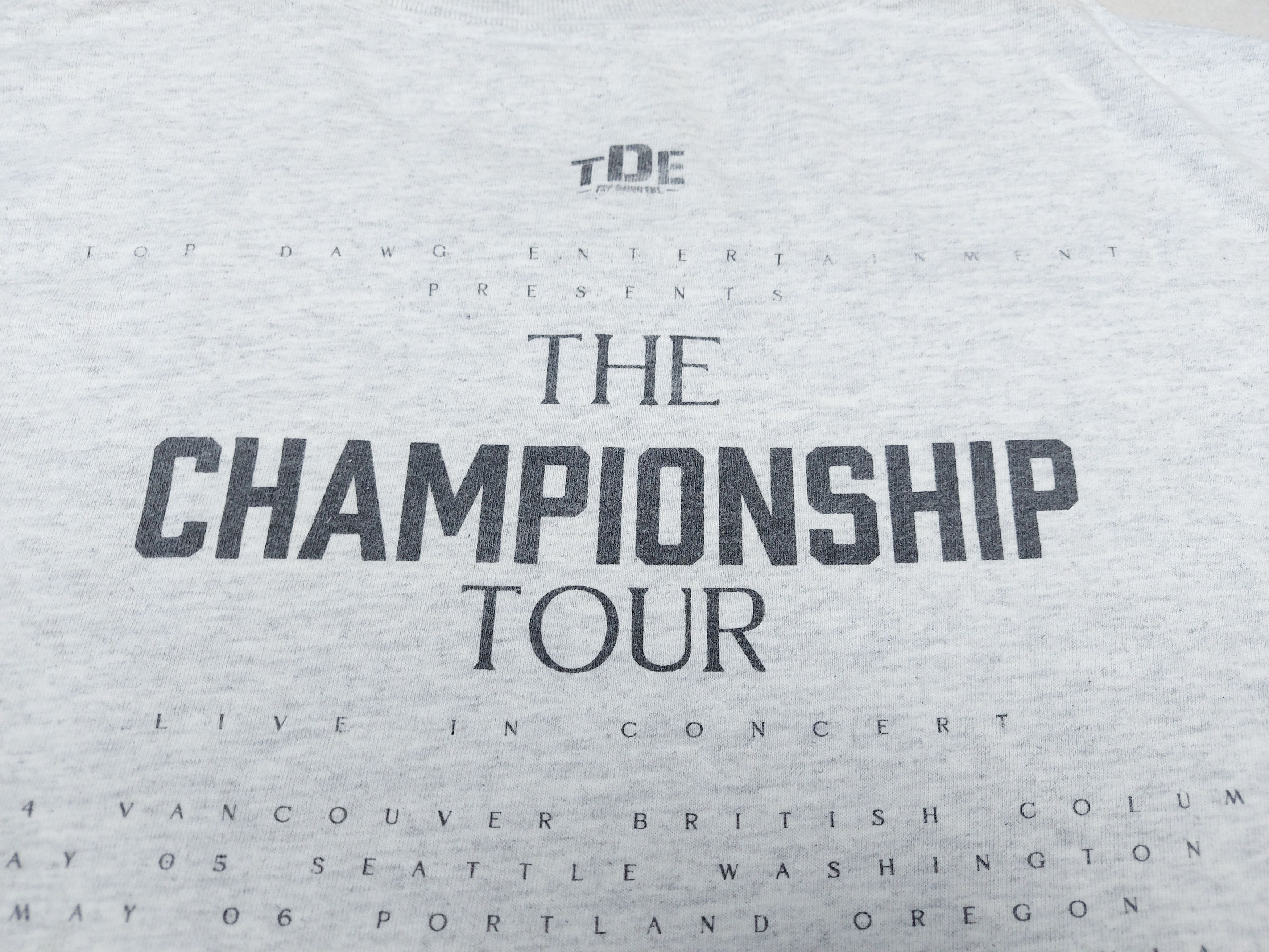Band Tees × Kendrick Lamar × Top Dawg Entertainment TDE Top Dawg Entertainment EST 2006 Championship Tour TEE Size US L / EU 52-54 / 3 - 10 Thumbnail