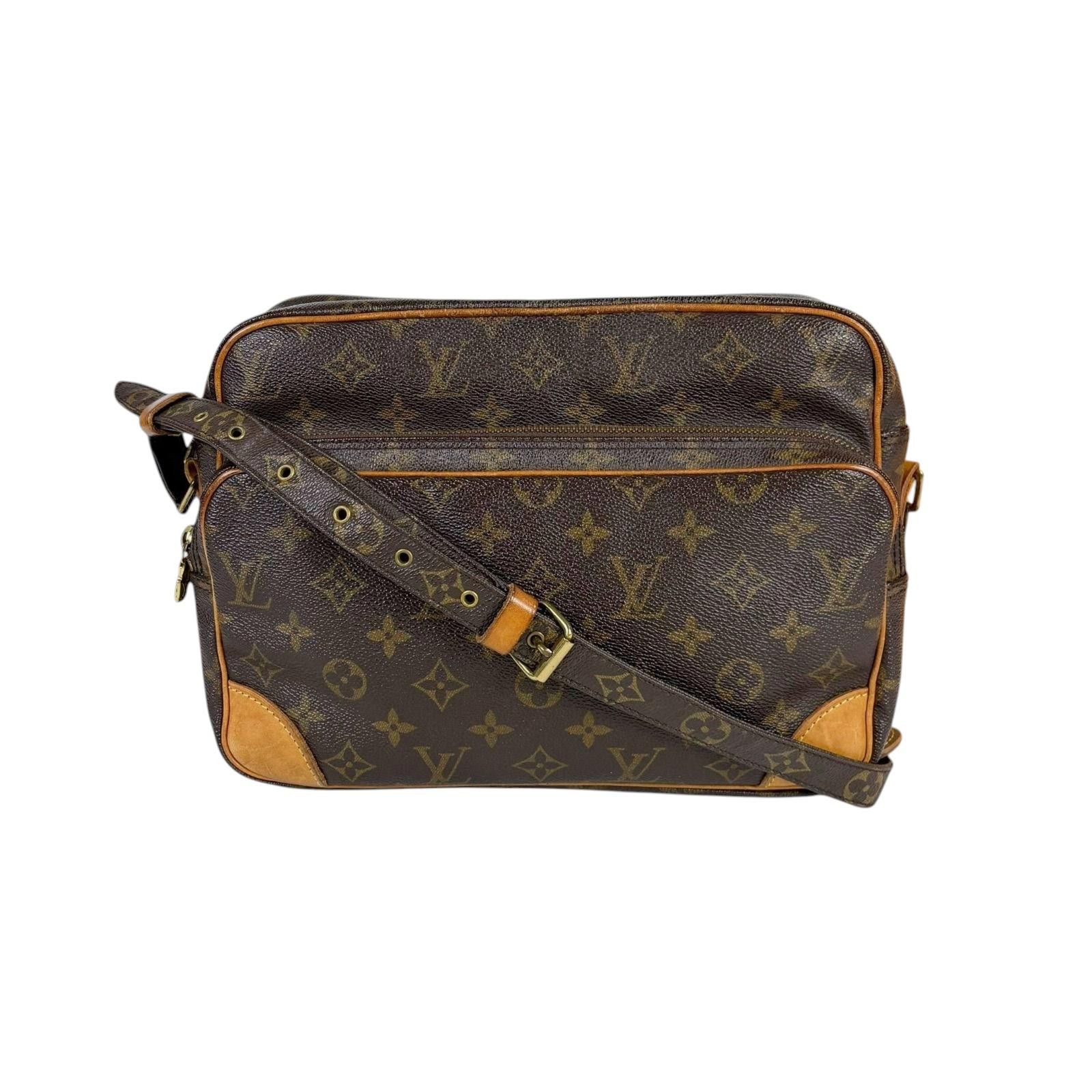 Louis Vuitton Louis Vuitton - Monogram Canvas Crossbody Bag Size ONE SIZE - 2 Thumbnail