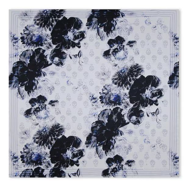 Alexander McQueen o1g2r1mq0824 Size: OS / Chiaroscuro Shawl in Multicolor Size ONE SIZE - 2 Thumbnail