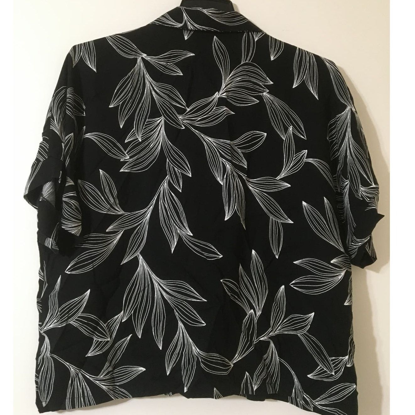 Nicole Miller NWT Nicole Miller XL Button Up Collared SS Black & White Top Size XL / US 12-14 / IT 48-50 - 2 Thumbnail