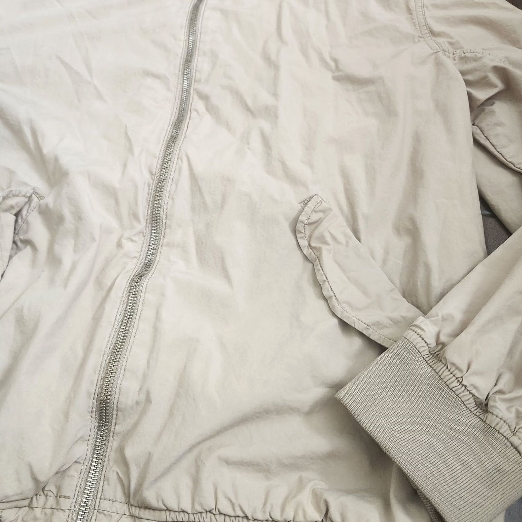 H&M H&M Men Full Zip Bomber Jacket XL Beige, Regular Fit, Polyester, Casual/Travel, Fall/Winter/Spring, Zip, Jacket, Men, Long Sleeve, Classic, Outdoor Size US XL / EU 56 / 4 - 7 Thumbnail